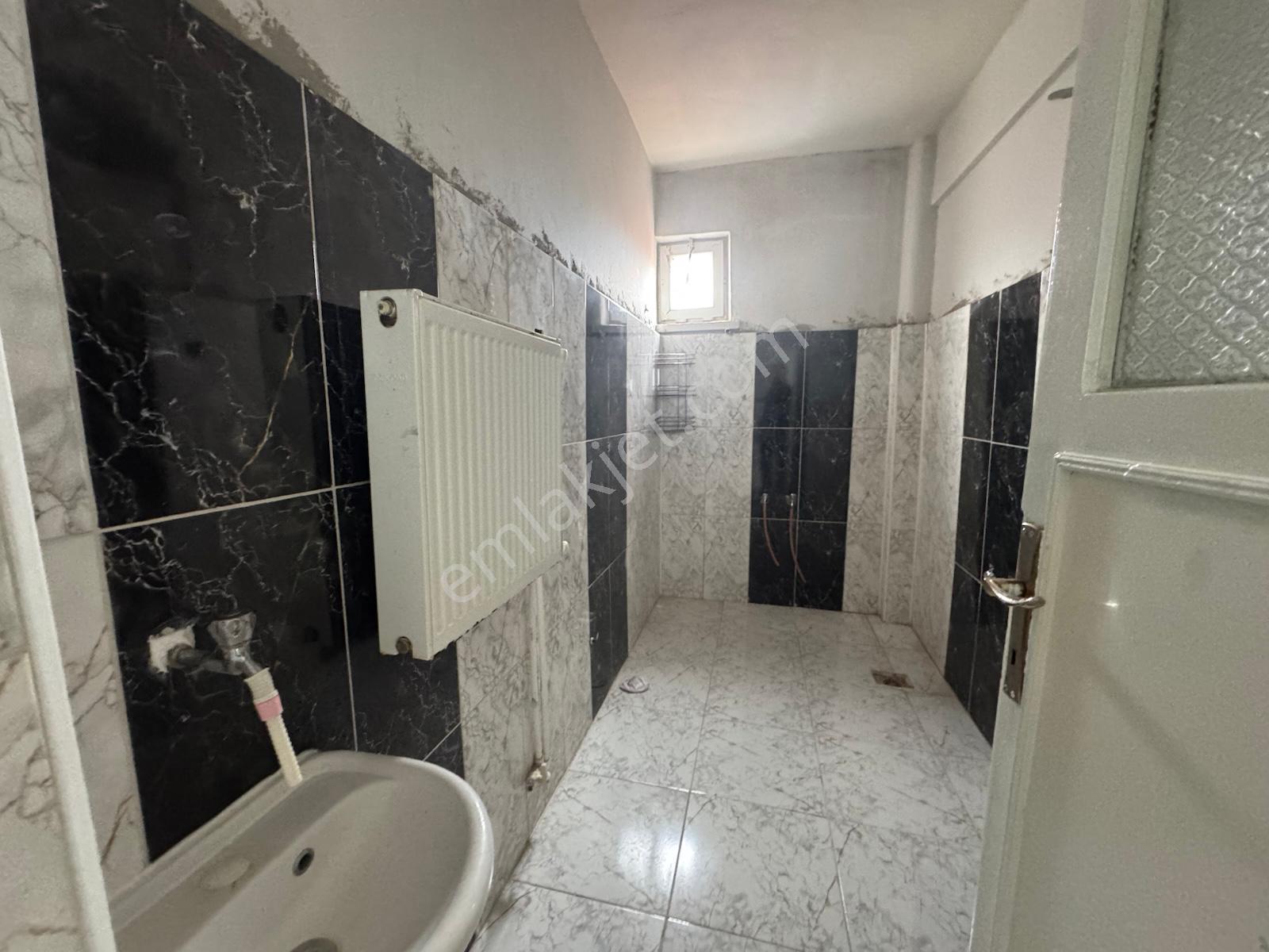 600 Evlerde Daire İçi Yenilenmiş 2+1 Üç Katlı Binanın 3. Katı - Görsel 11