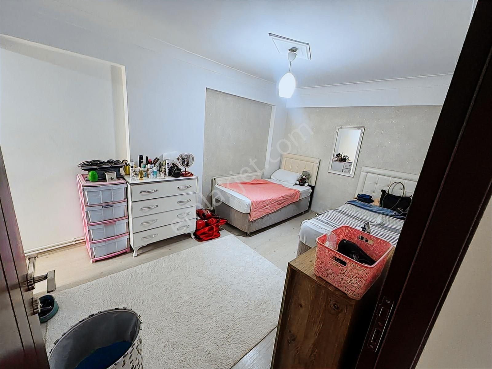 Büyük Gimsa Yakını 2+1 95 M2 Net Kullanım 12 Yıllık Bina