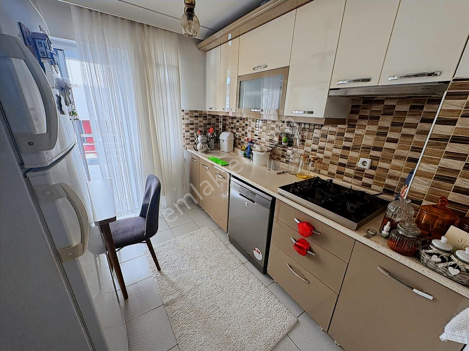 Büyük Gimsa Yakını 2+1 95 M2 Net Kullanım 12 Yıllık Bina - Görsel 13