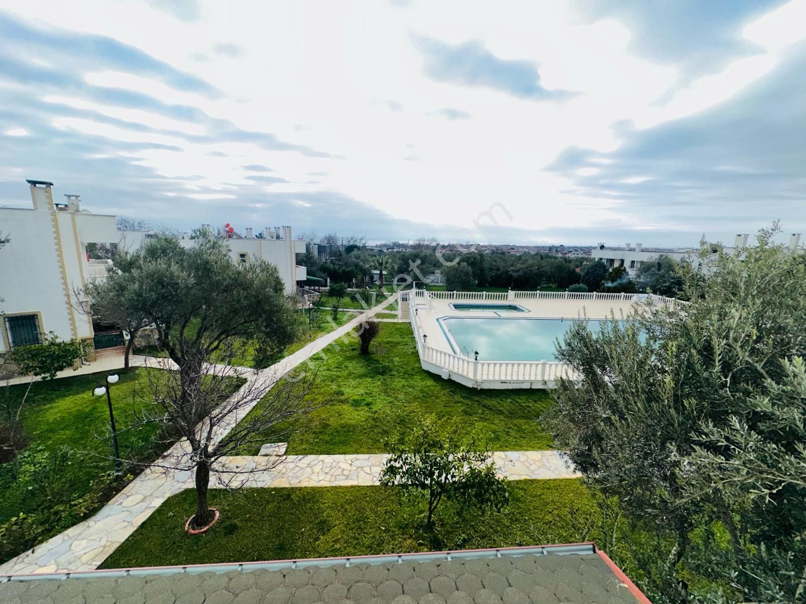 Güre De 3+1 Deniz Manzaralı Çift Havuzlu Satılık Müstakil Ev