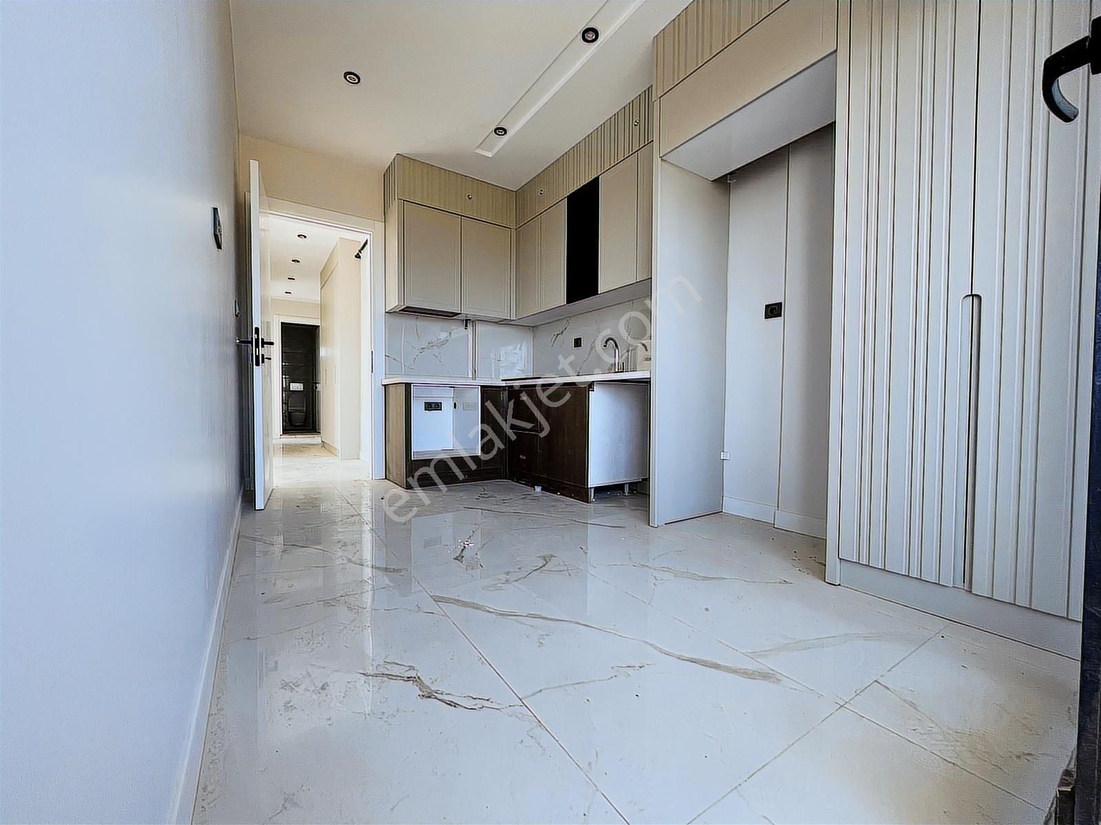 Yenişafakta 2+1 Sıfır Daire-asansörlü, Ön Cephe - Görsel 17