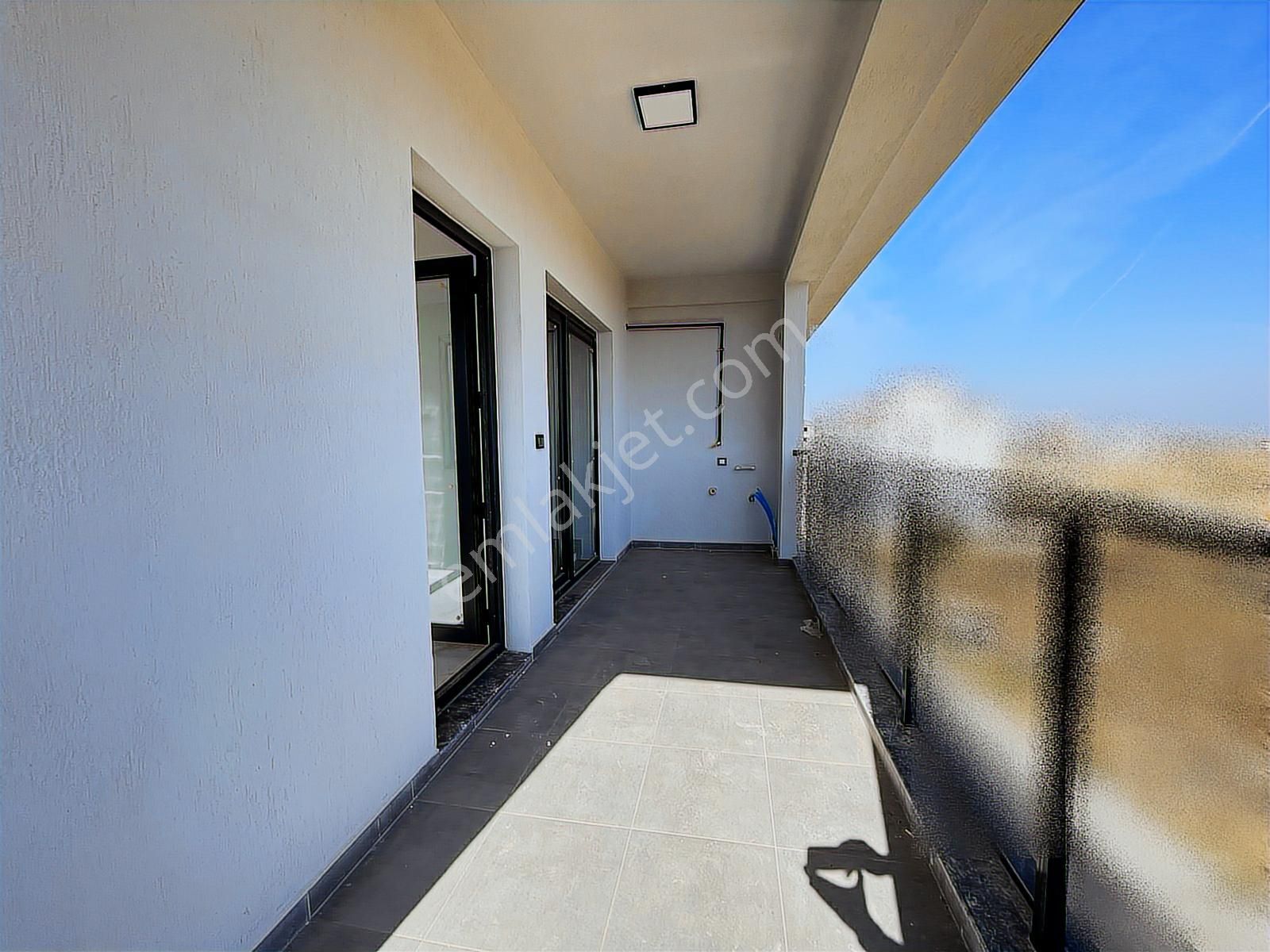 Yenişafakta 2+1 Sıfır Daire-asansörlü, Ön Cephe - Görsel 2