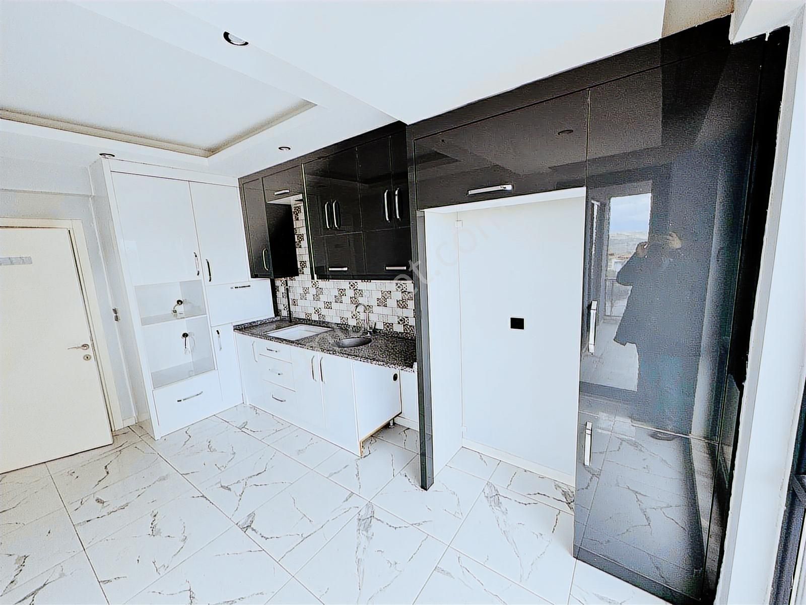 Cadde Üzeri Köşe**hüsamettin Kulaklı Okulu Yakını**geniş Balkon - Görsel 3