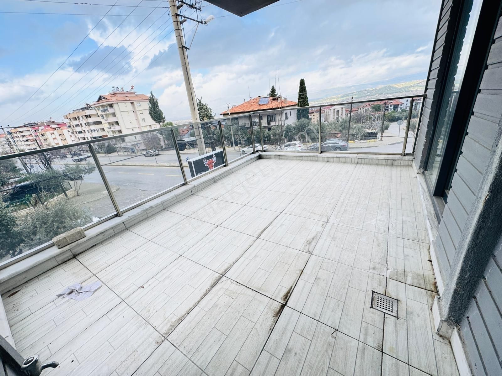 Cadde Üzeri Köşe**hüsamettin Kulaklı Okulu Yakını**geniş Balkon