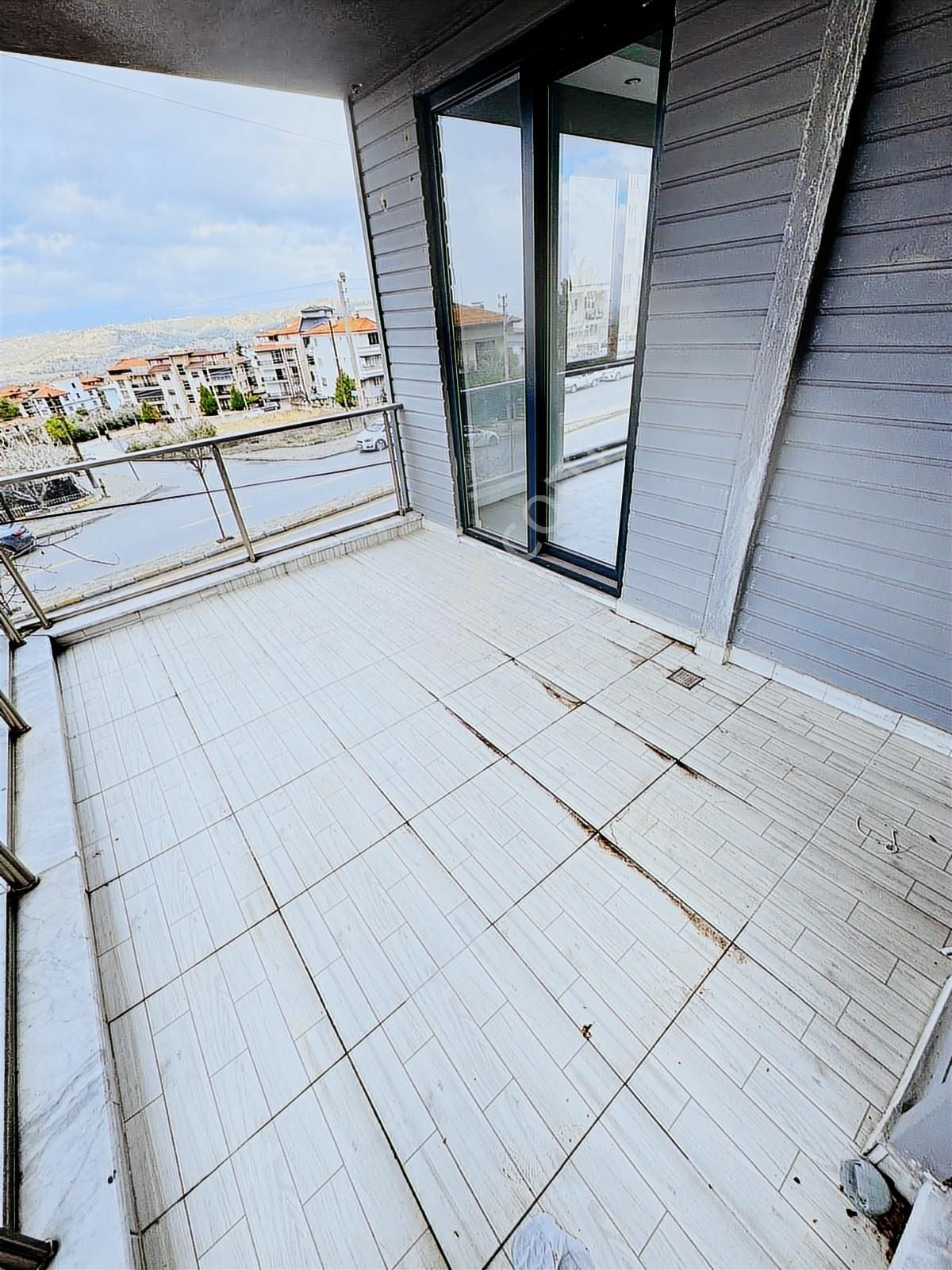 Cadde Üzeri Köşe**hüsamettin Kulaklı Okulu Yakını**geniş Balkon - Görsel 2