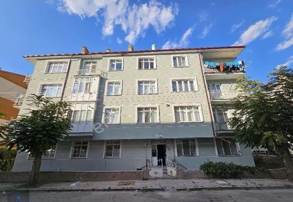 Eren Emlak'tan Valide Sultan Mahallesinde 3+1 Arakat Satılık Daire