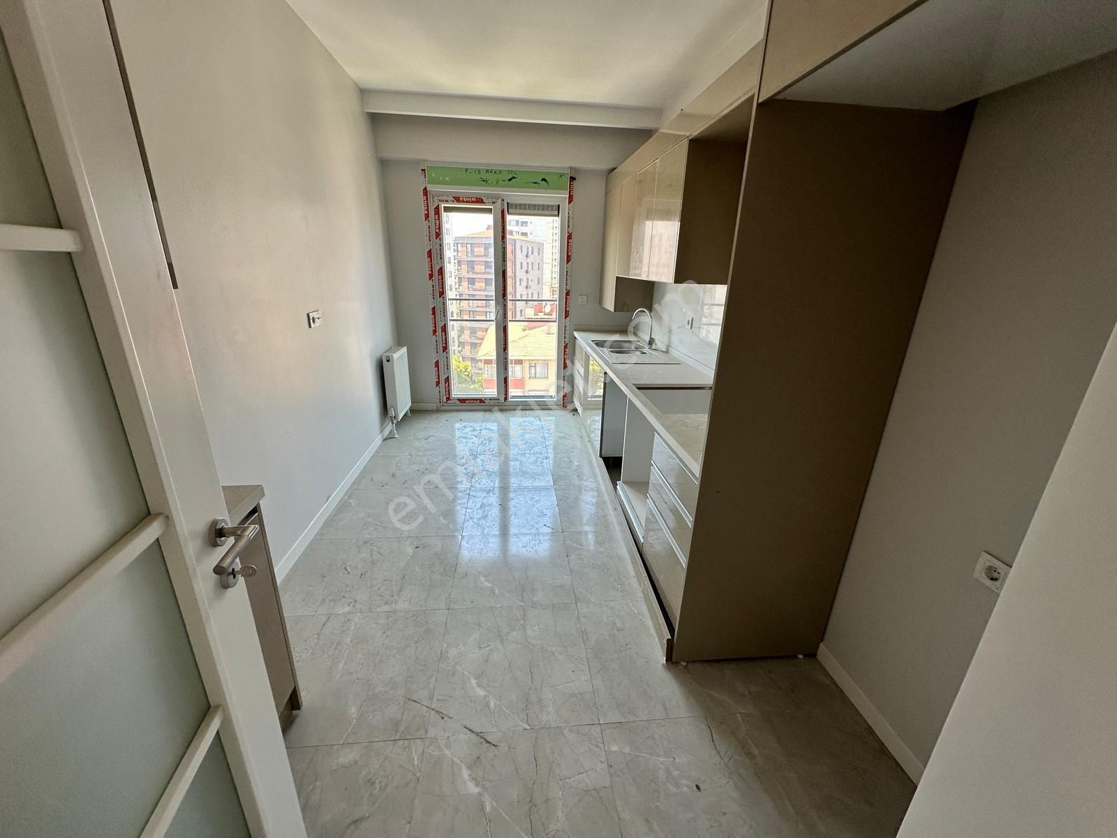 Kozyatağı'nda 3+1 Net 85m2 Balkonlu Sıfır Boş Fırsat Daire - Görsel 15
