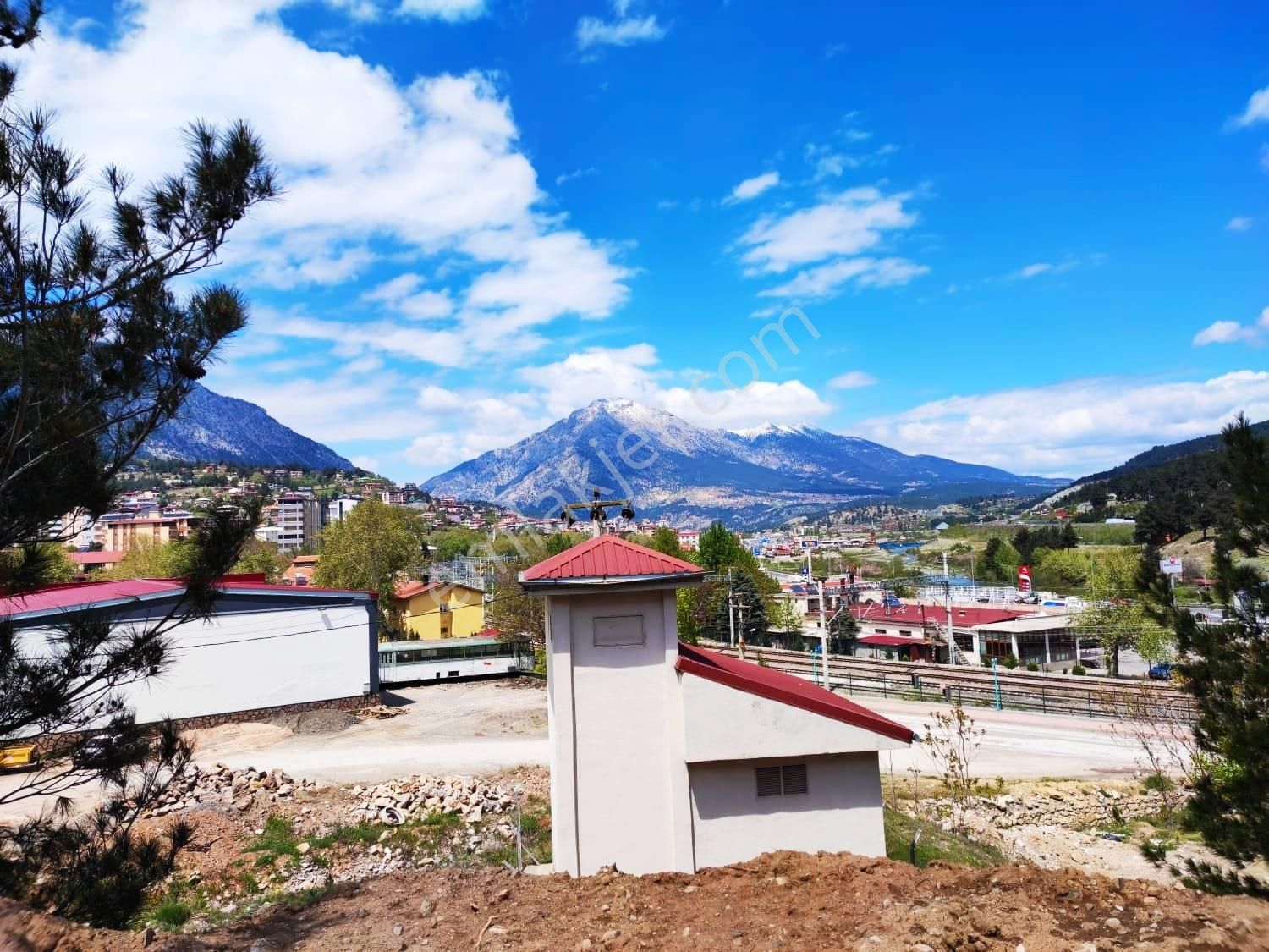 Kar Emlaktan İstiklal Mahallesinde 260 M2 3 Kata İmarlı Satılık Arsa