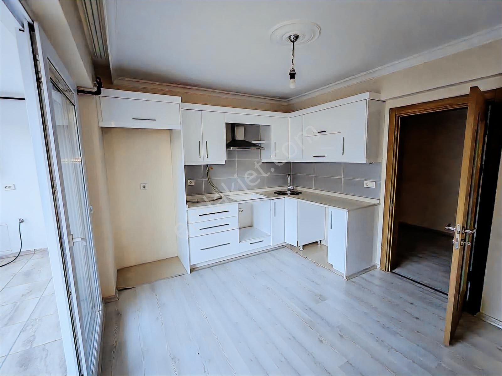 Geniş 170m2 3+1 Arakat Çift Balkon Krediye Uygun Satılık Daire - Görsel 3