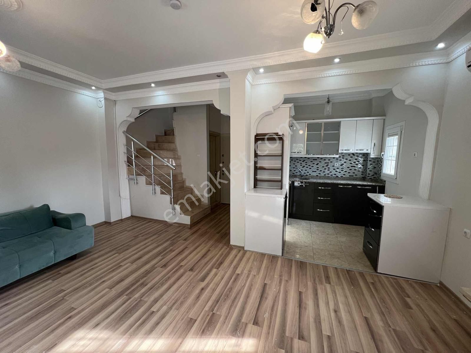 Havuzlu Site İçerisinde Denize Yakın Köşe 3+1 Tripleks Villa - Görsel 7