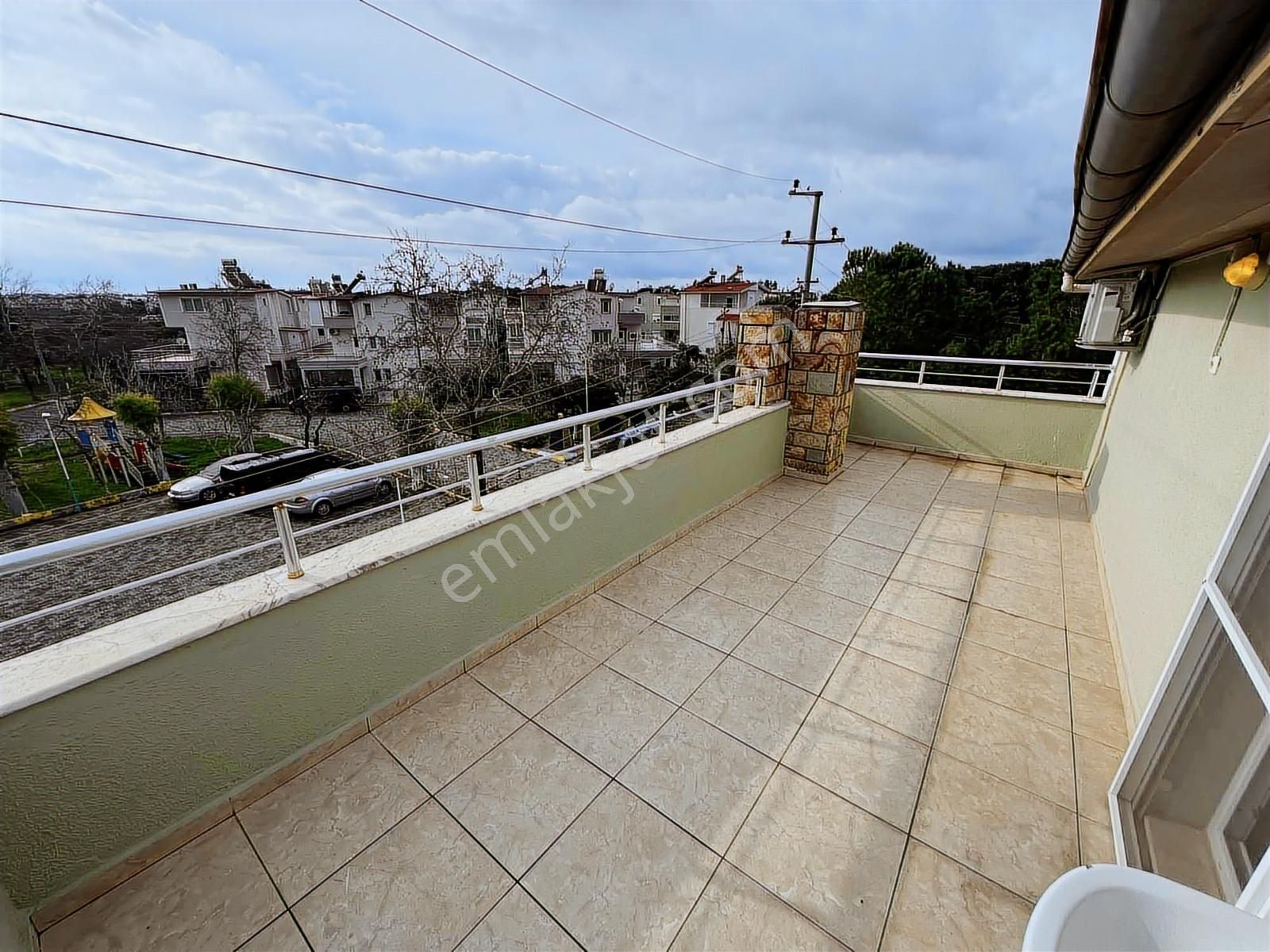 Havuzlu Site İçerisinde Denize Yakın Köşe 3+1 Tripleks Villa - Görsel 23