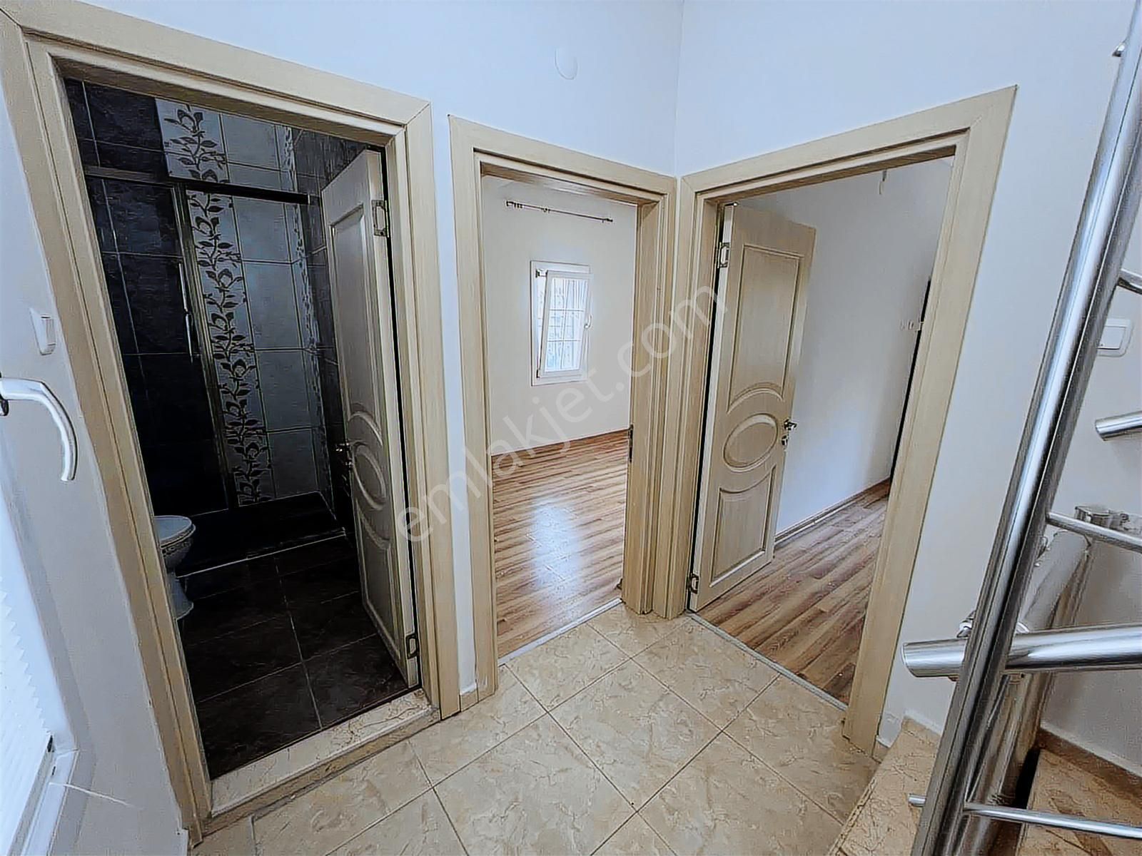 Havuzlu Site İçerisinde Denize Yakın Köşe 3+1 Tripleks Villa - Görsel 12