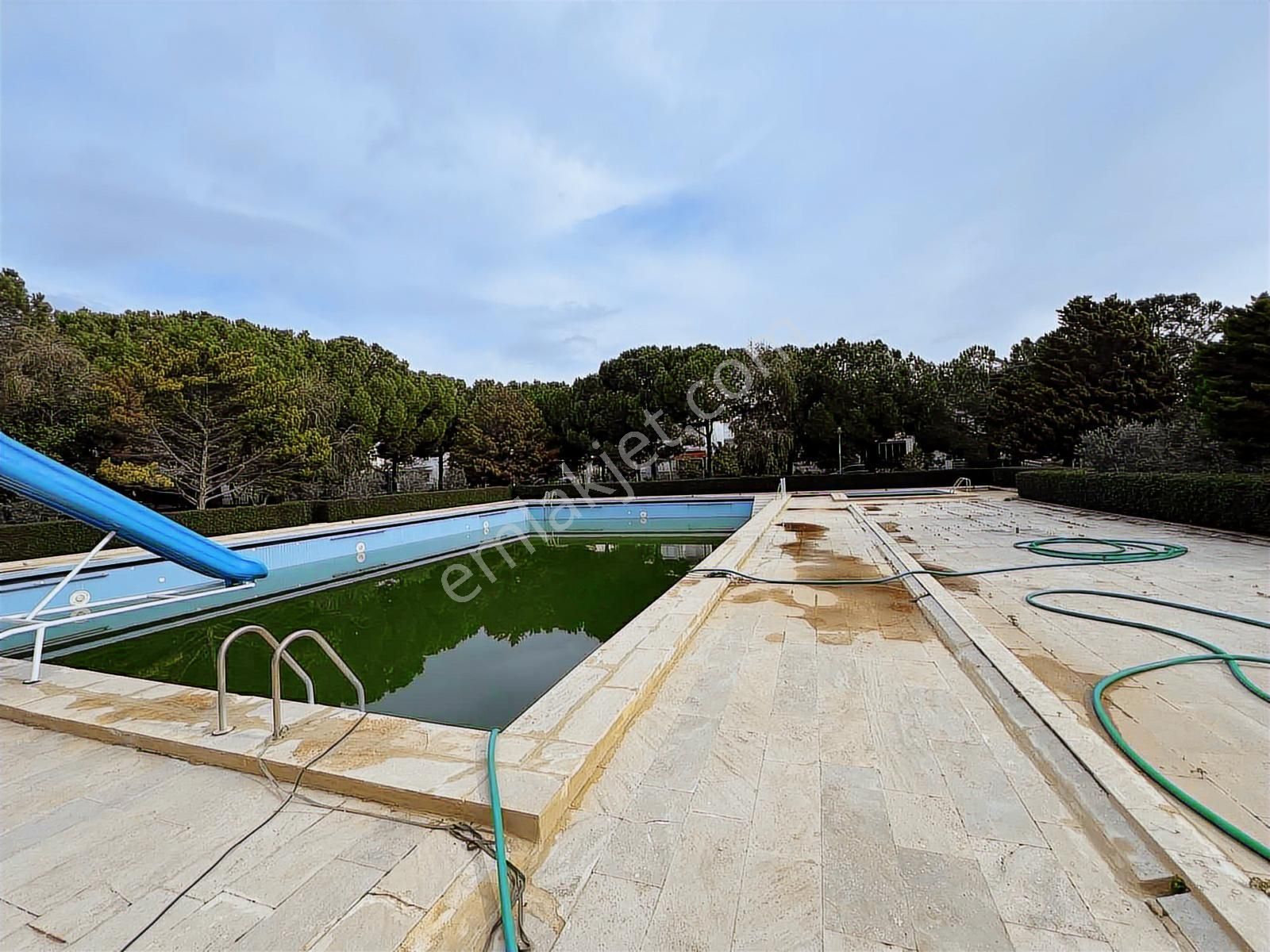 Havuzlu Site İçerisinde Denize Yakın Köşe 3+1 Tripleks Villa - Görsel 27