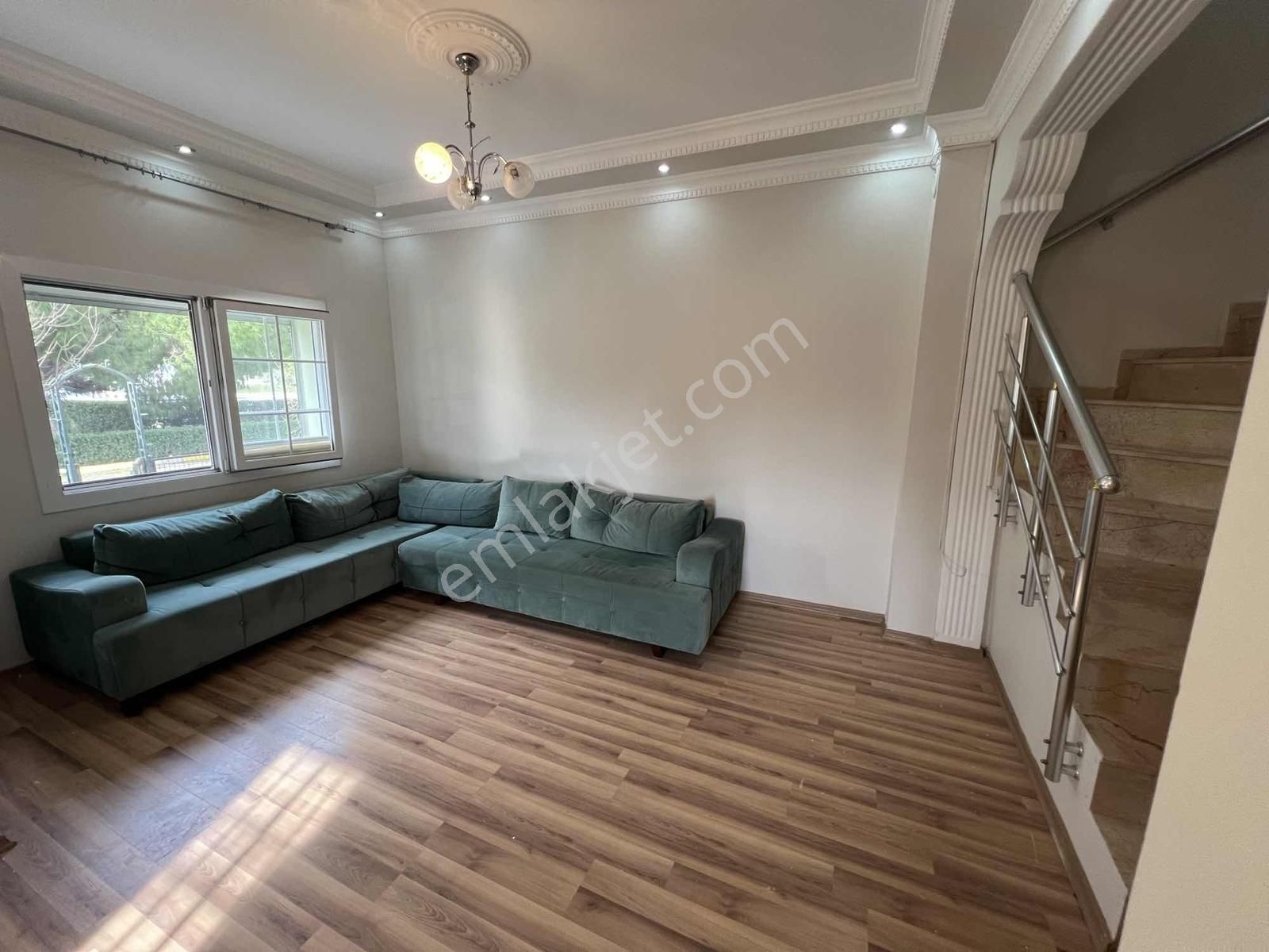 Havuzlu Site İçerisinde Denize Yakın Köşe 3+1 Tripleks Villa - Görsel 9