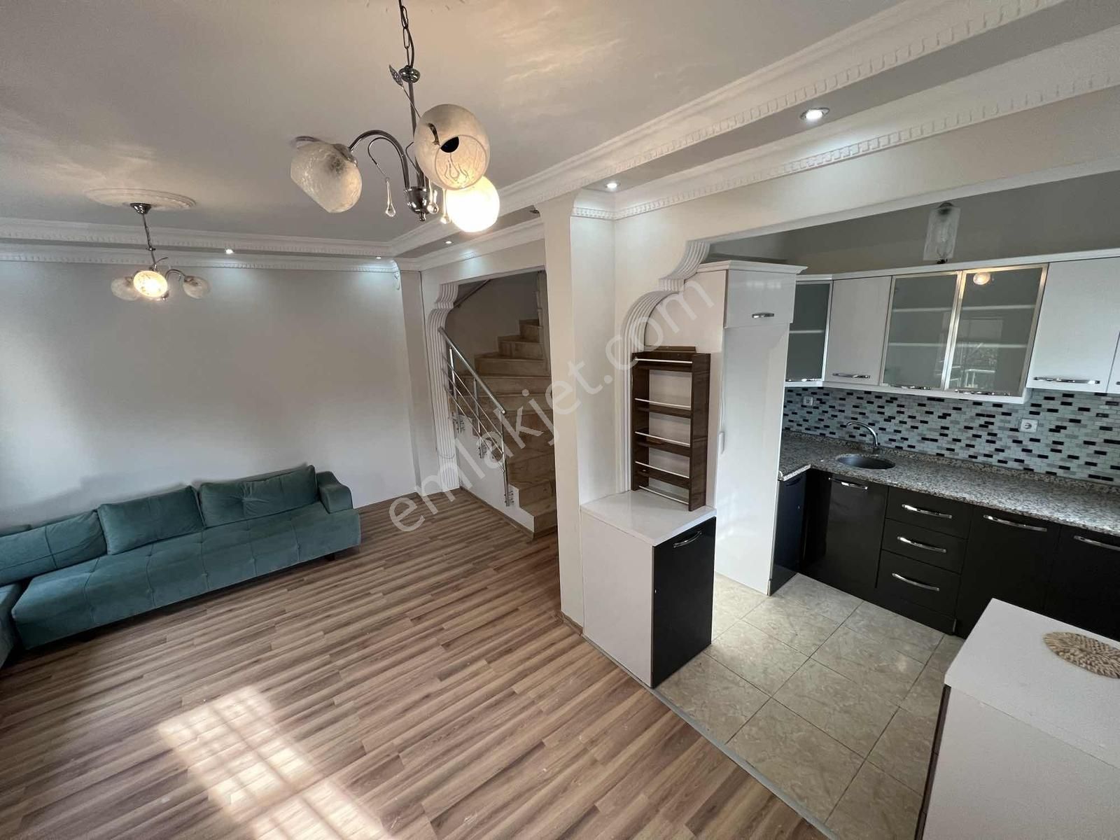 Havuzlu Site İçerisinde Denize Yakın Köşe 3+1 Tripleks Villa - Görsel 21