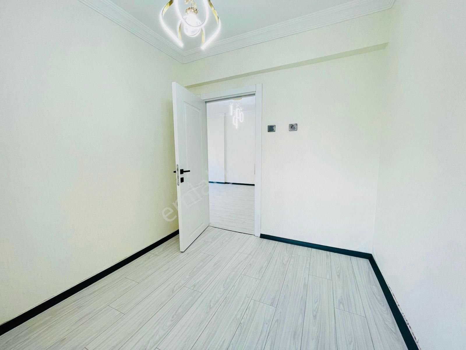 (1184) Keçiören Gülbaba Caddede Metroya Yakın 1.katta 3+1 Yapılı Satılık Daire - Görsel 15