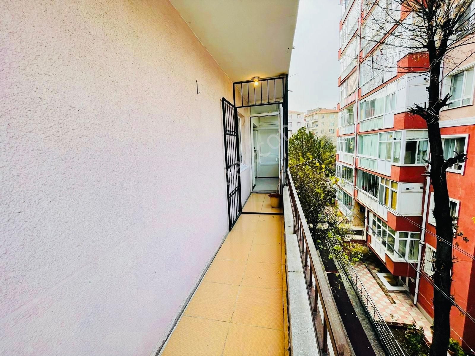 (1184) Keçiören Gülbaba Caddede Metroya Yakın 1.katta 3+1 Yapılı Satılık Daire - Görsel 8