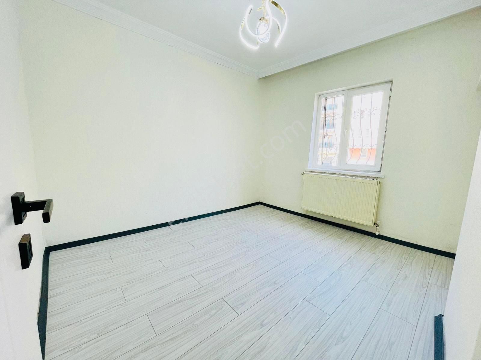 (1184) Keçiören Gülbaba Caddede Metroya Yakın 1.katta 3+1 Yapılı Satılık Daire - Görsel 12