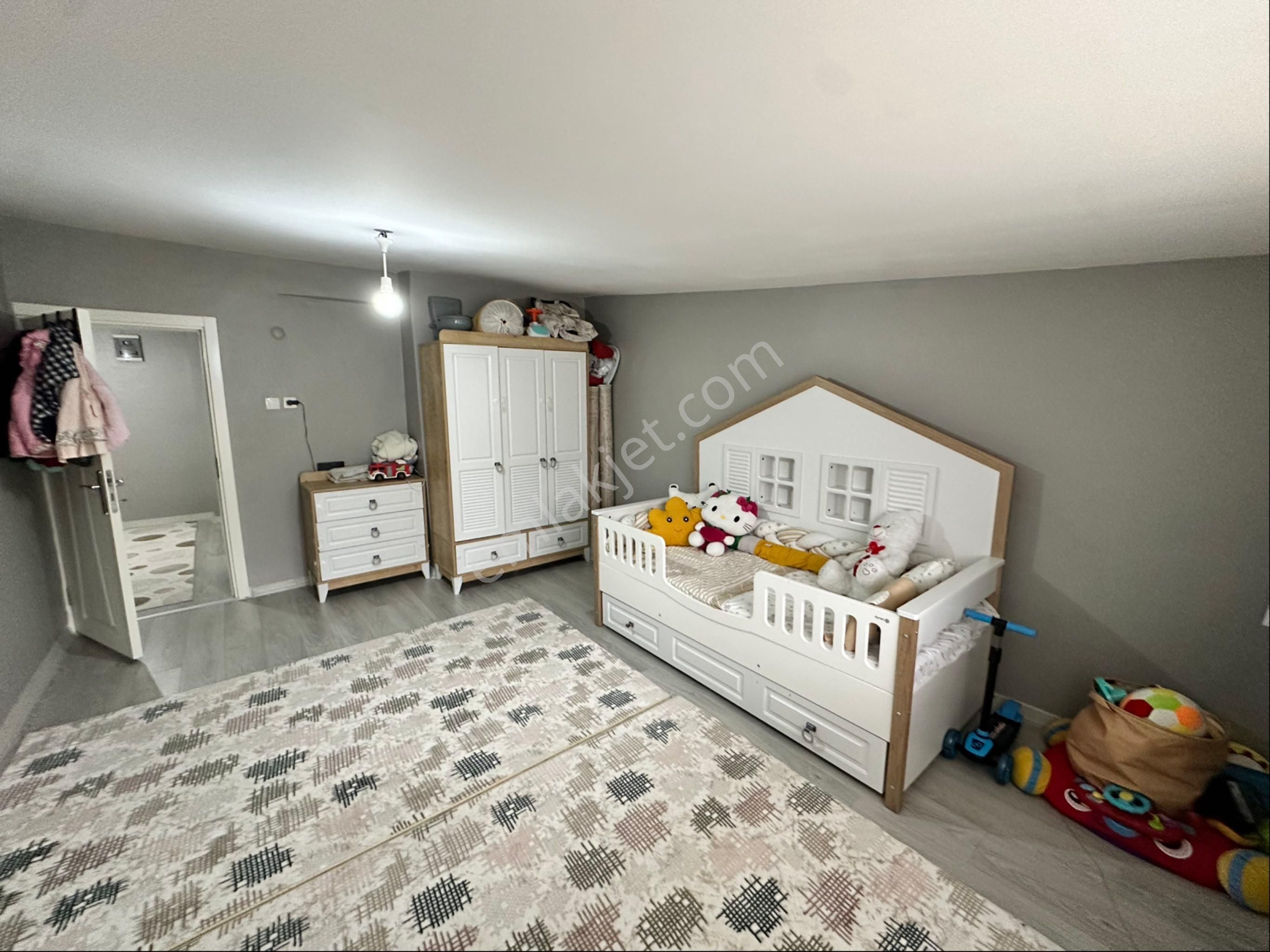 Re/max Farkıyla | Bağcılar Yıldıztepe’de Ferah 3+1 – Net 145 M² – Çift Balkon – Merkezi Konumda - Görsel 4