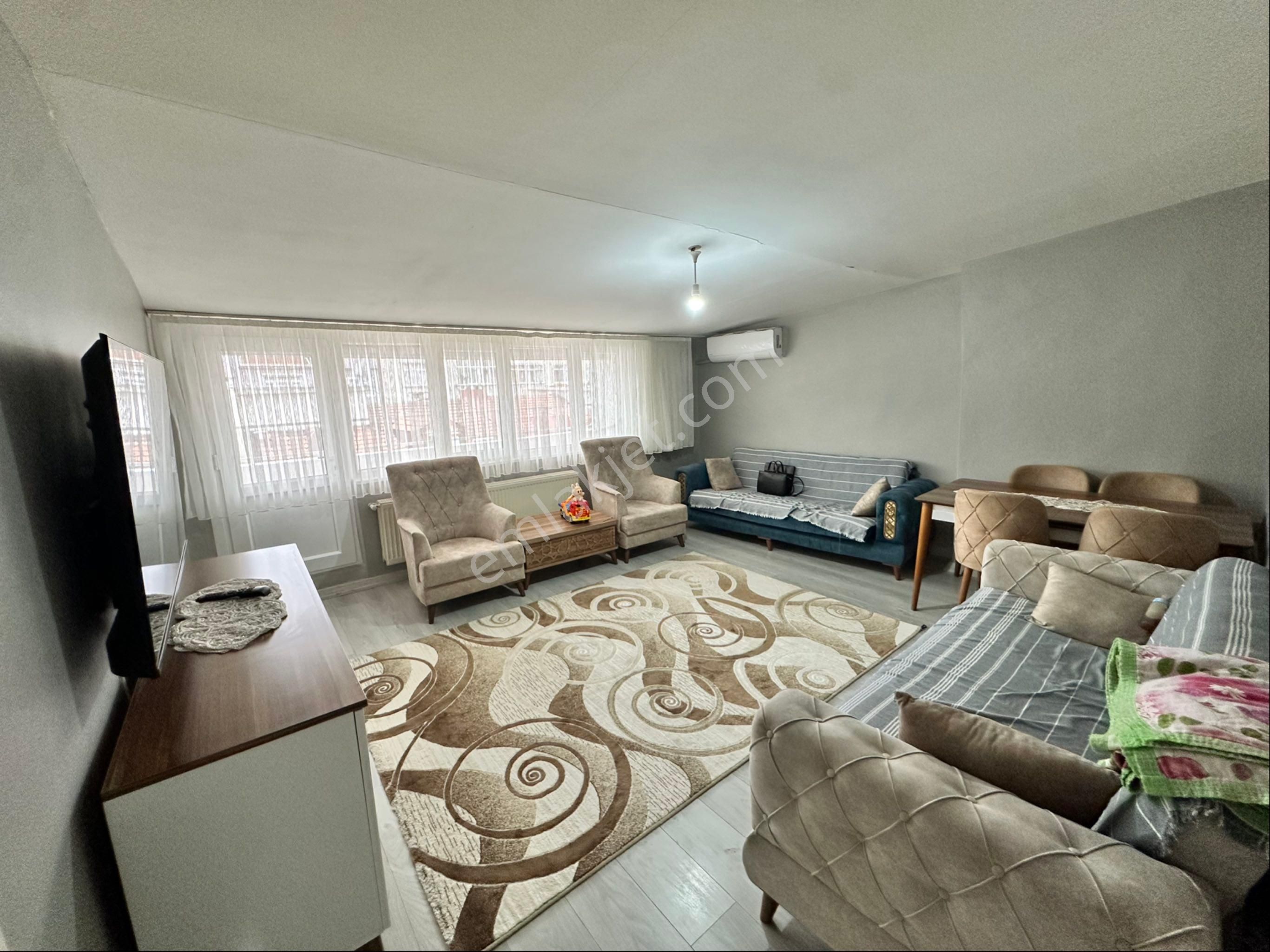 Re/max Farkıyla | Bağcılar Yıldıztepe’de Ferah 3+1 – Net 145 M² – Çift Balkon – Merkezi Konumda