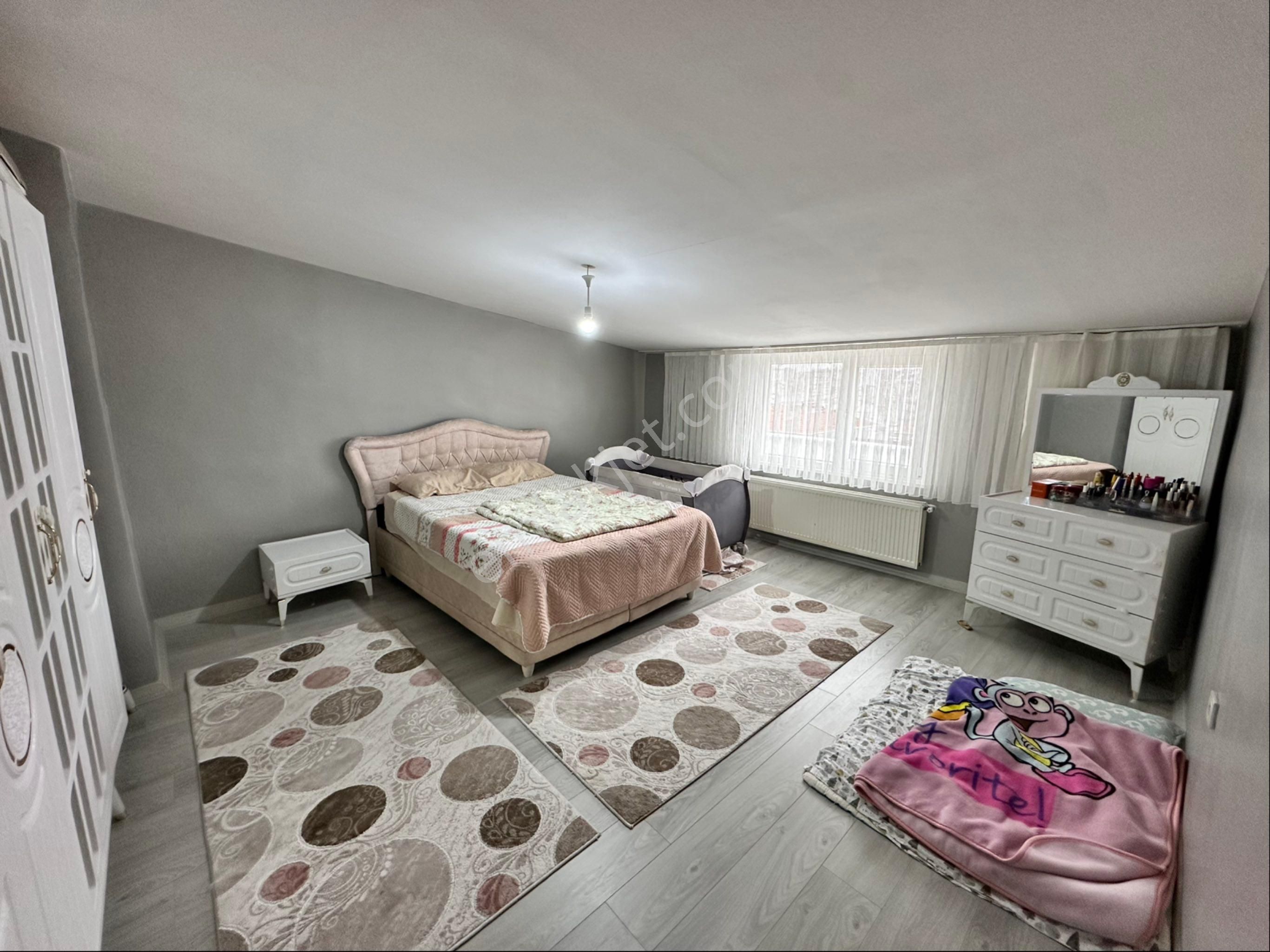 Re/max Farkıyla | Bağcılar Yıldıztepe’de Ferah 3+1 – Net 145 M² – Çift Balkon – Merkezi Konumda - Görsel 9