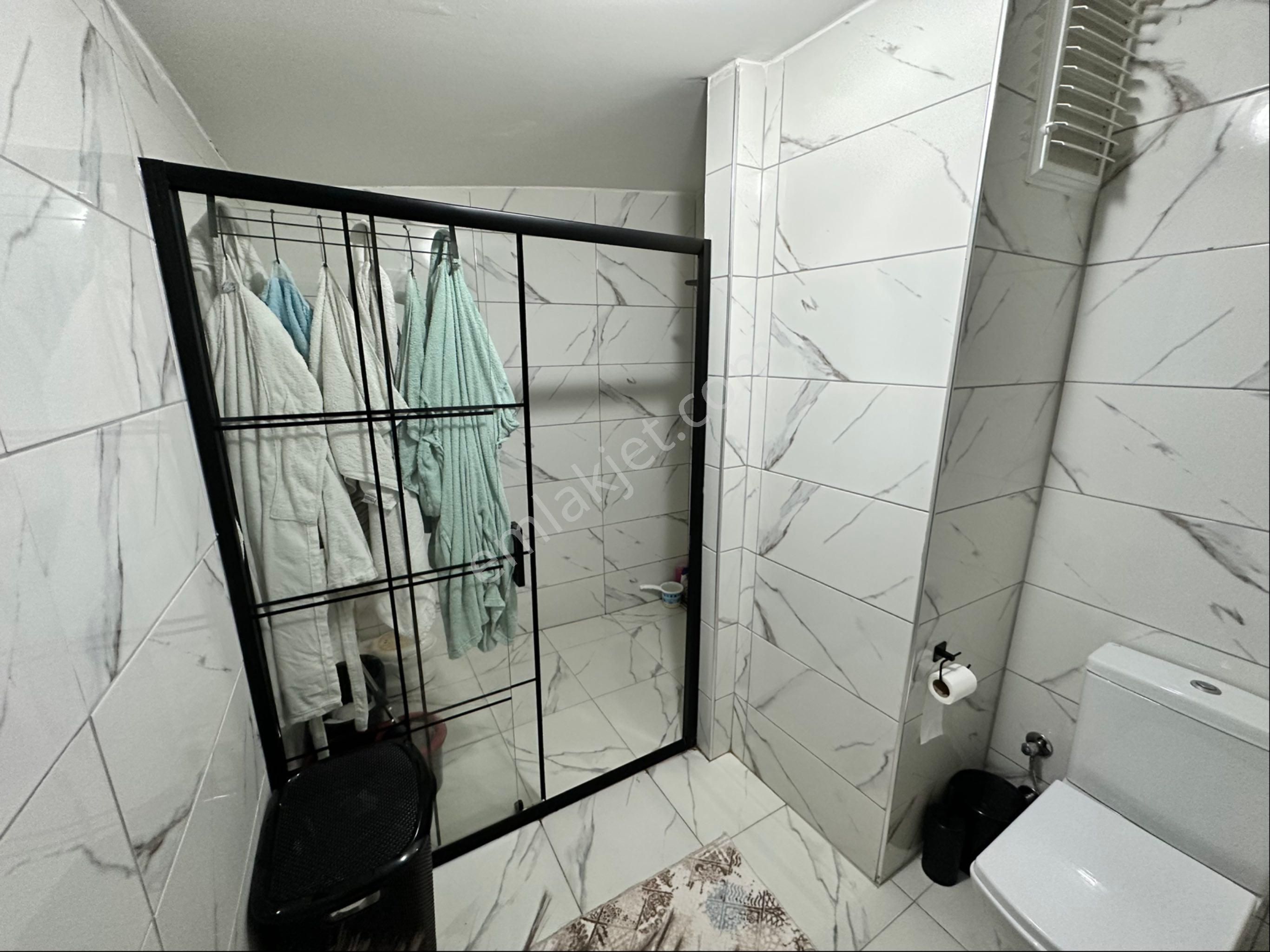 Re/max Farkıyla | Bağcılar Yıldıztepe’de Ferah 3+1 – Net 145 M² – Çift Balkon – Merkezi Konumda - Görsel 8