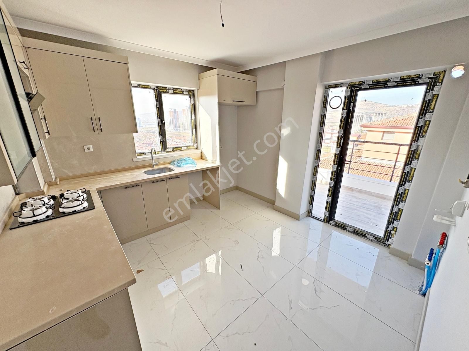 3+1 3.kat Sıfır Oturuma Hazır Manzaralı Ultra Yapılı Asansörlü - Görsel 2