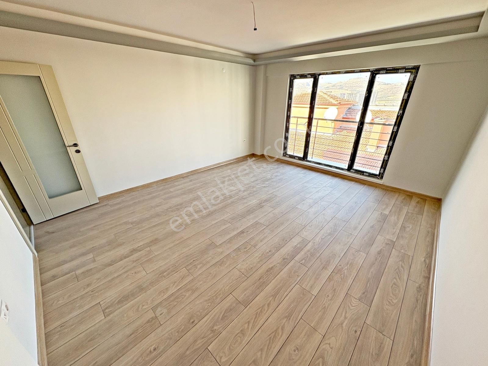 3+1 3.kat Sıfır Oturuma Hazır Manzaralı Ultra Yapılı Asansörlü - Görsel 14