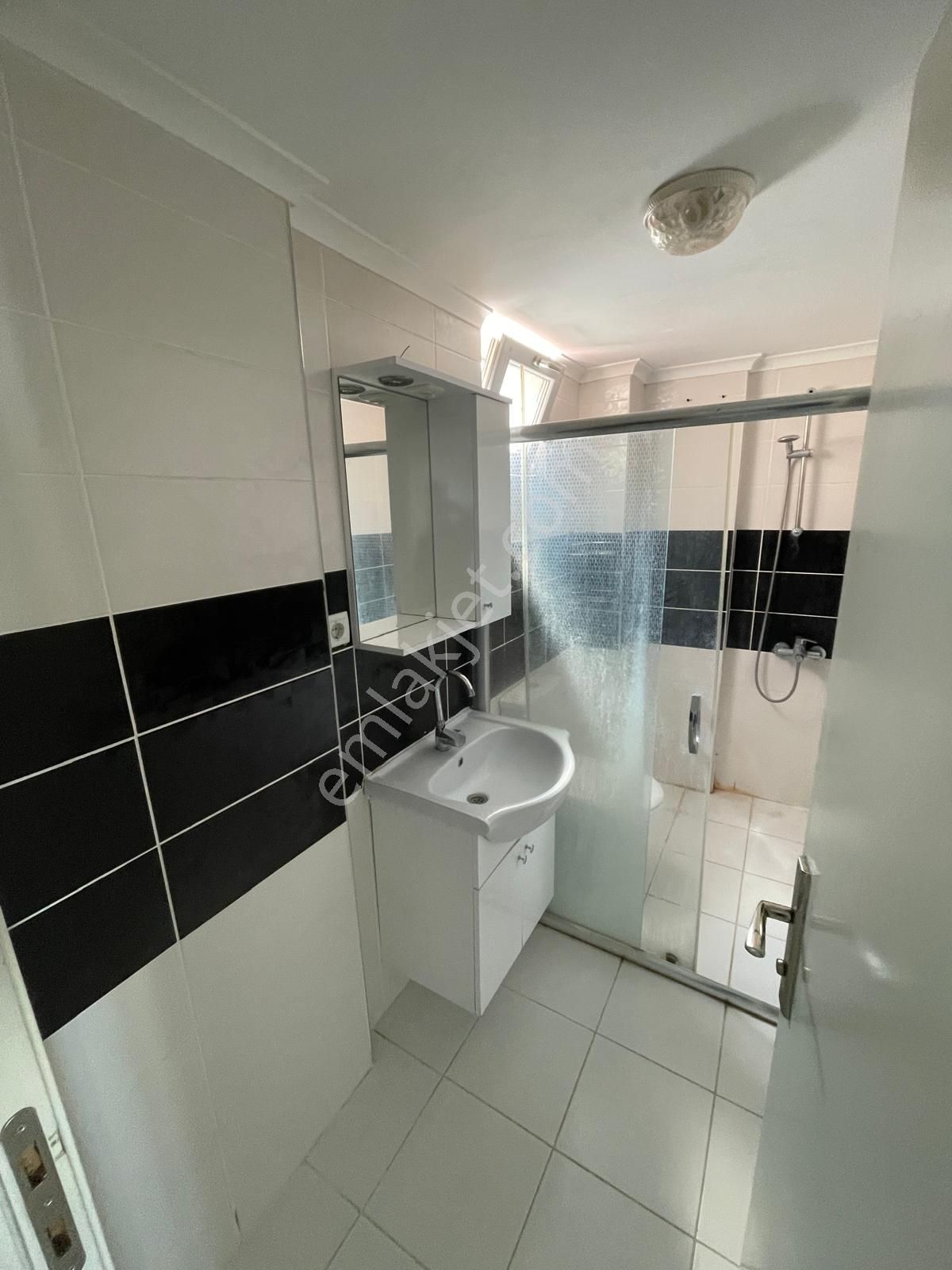 Almina'dan Geniş Siteler Bölgesinde 1+1 Kiralık Daire - Görsel 13