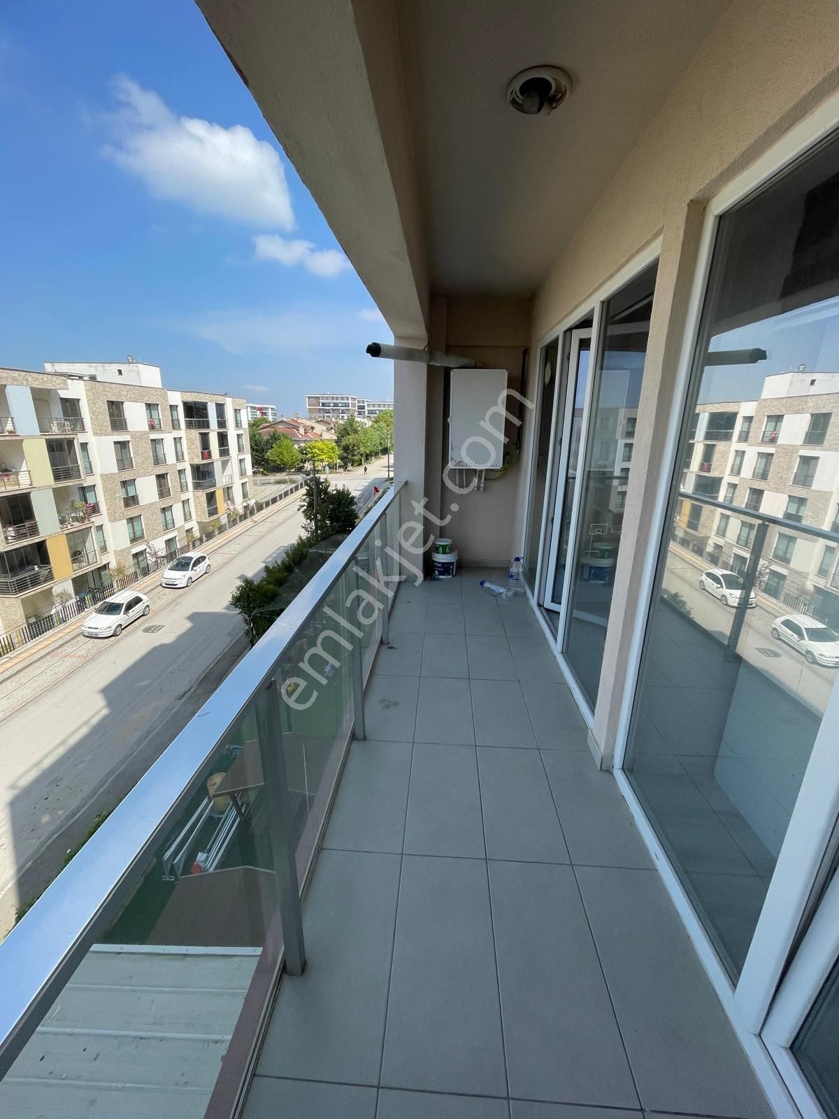 Almina'dan Geniş Siteler Bölgesinde 1+1 Kiralık Daire - Görsel 2