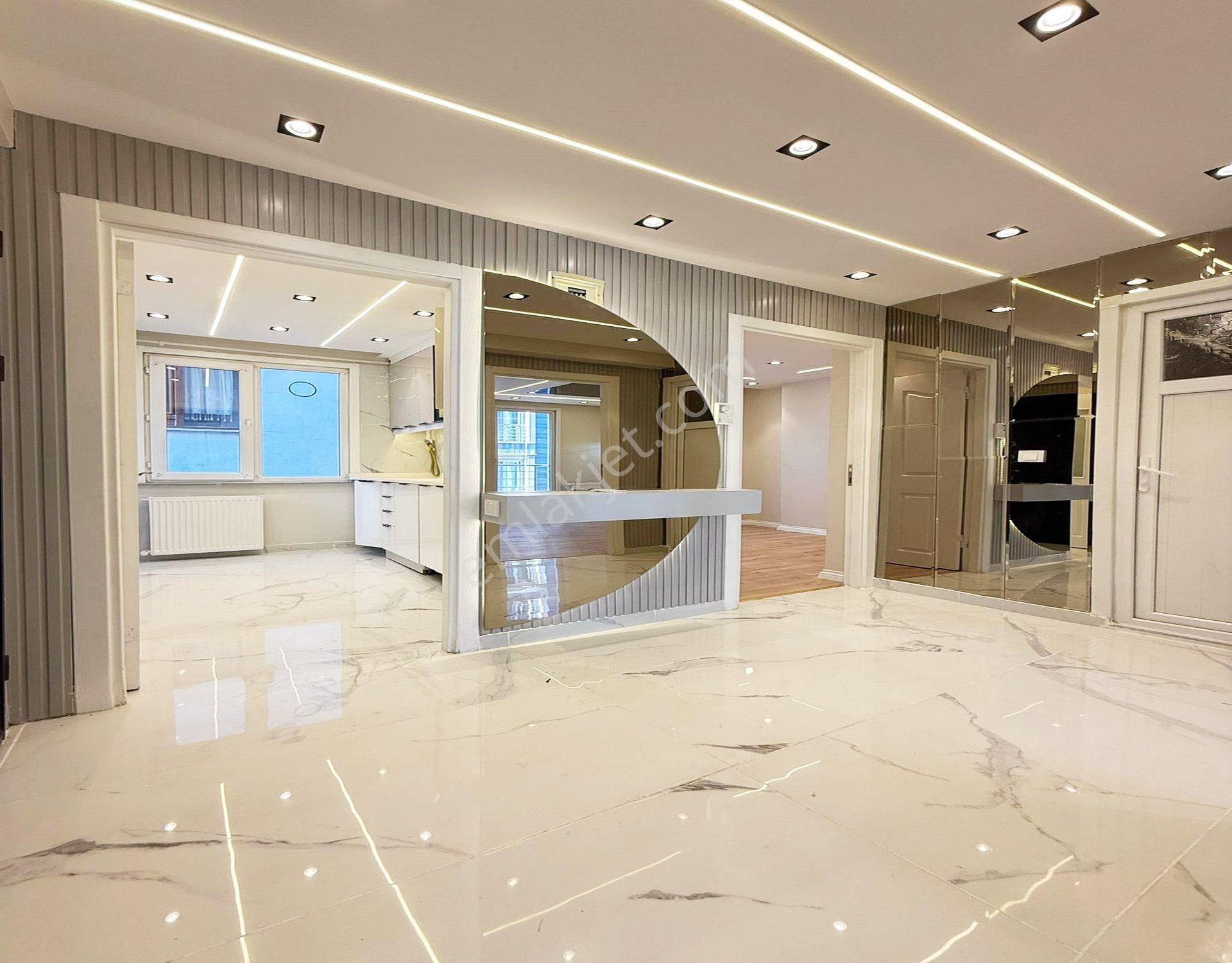 Metrobüse 5 Dakika Mehterçeşme Mahallesinde Dekorlu Arakat 2+1 Daire !!!