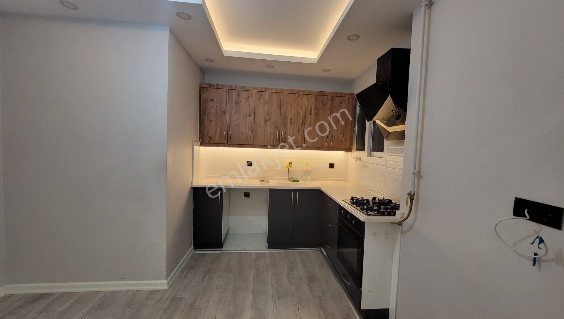 Selanik'ten Ali Sepici Bulvar Üzeri 2+1 Kapalı Mutfak D.gazlı