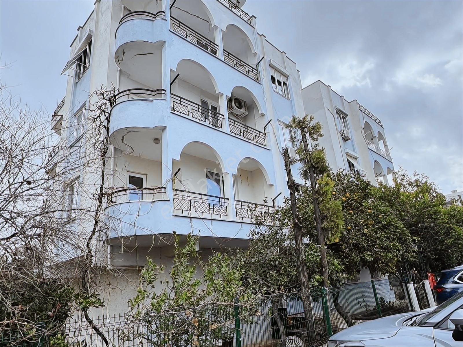 Güzeloba Mahallesi Ara Kat 3+1 Daire