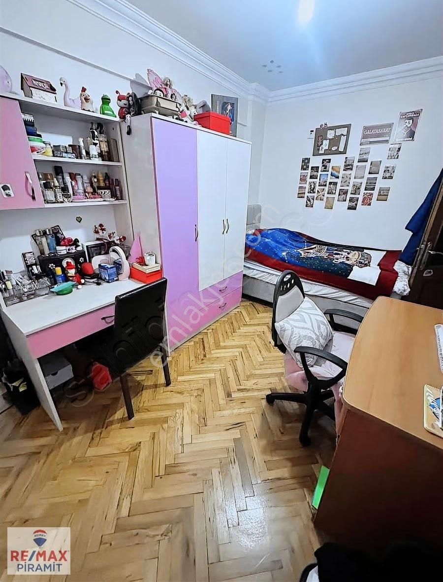 İcadiye Makastar Sokakta Geniş Metrekare 3+1 Dubleks - Görsel 8