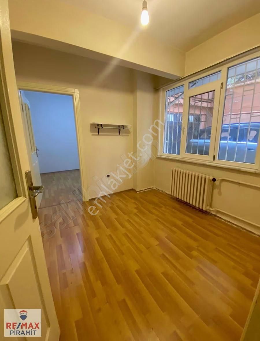 Acıbadem'de Bahçe Kullanımlı, Açık Otoparklı 2+1 Kiralık Daire - Görsel 20