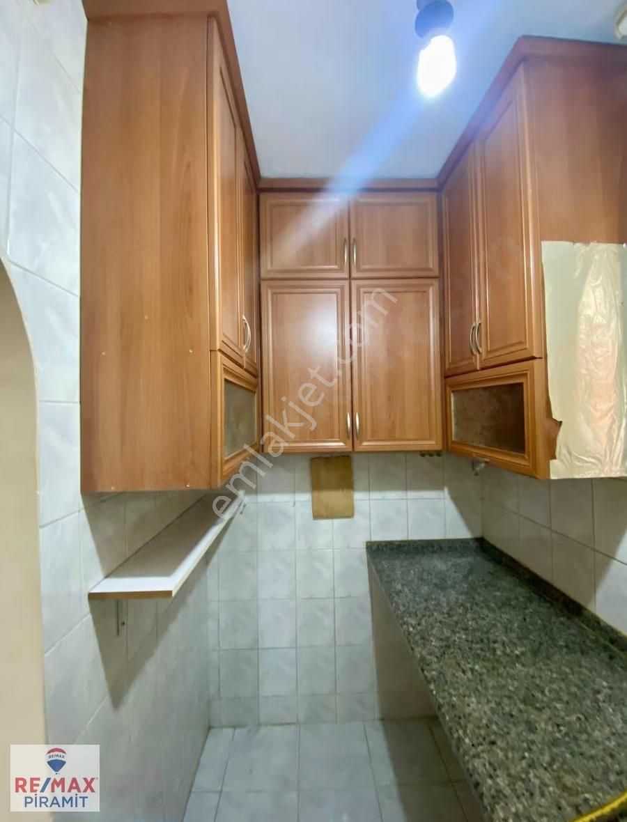 Acıbadem'de Bahçe Kullanımlı, Açık Otoparklı 2+1 Kiralık Daire - Görsel 3
