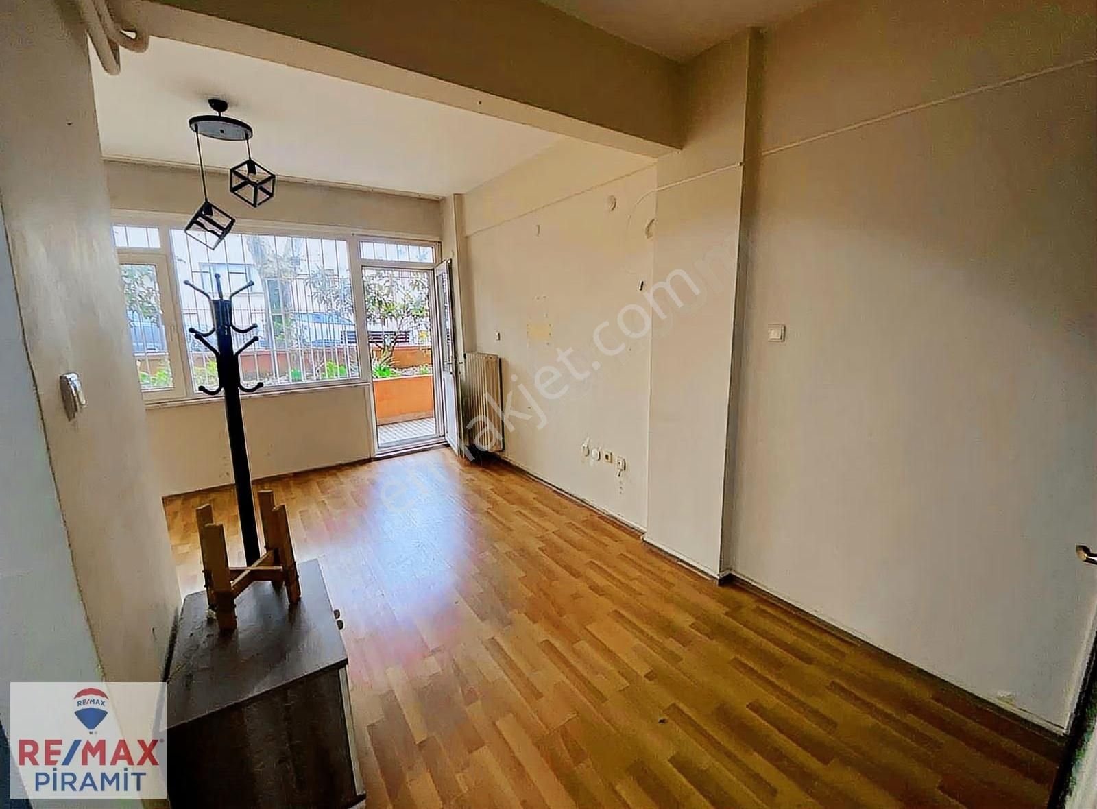 Acıbadem'de Bahçe Kullanımlı, Açık Otoparklı 2+1 Kiralık Daire - Görsel 19