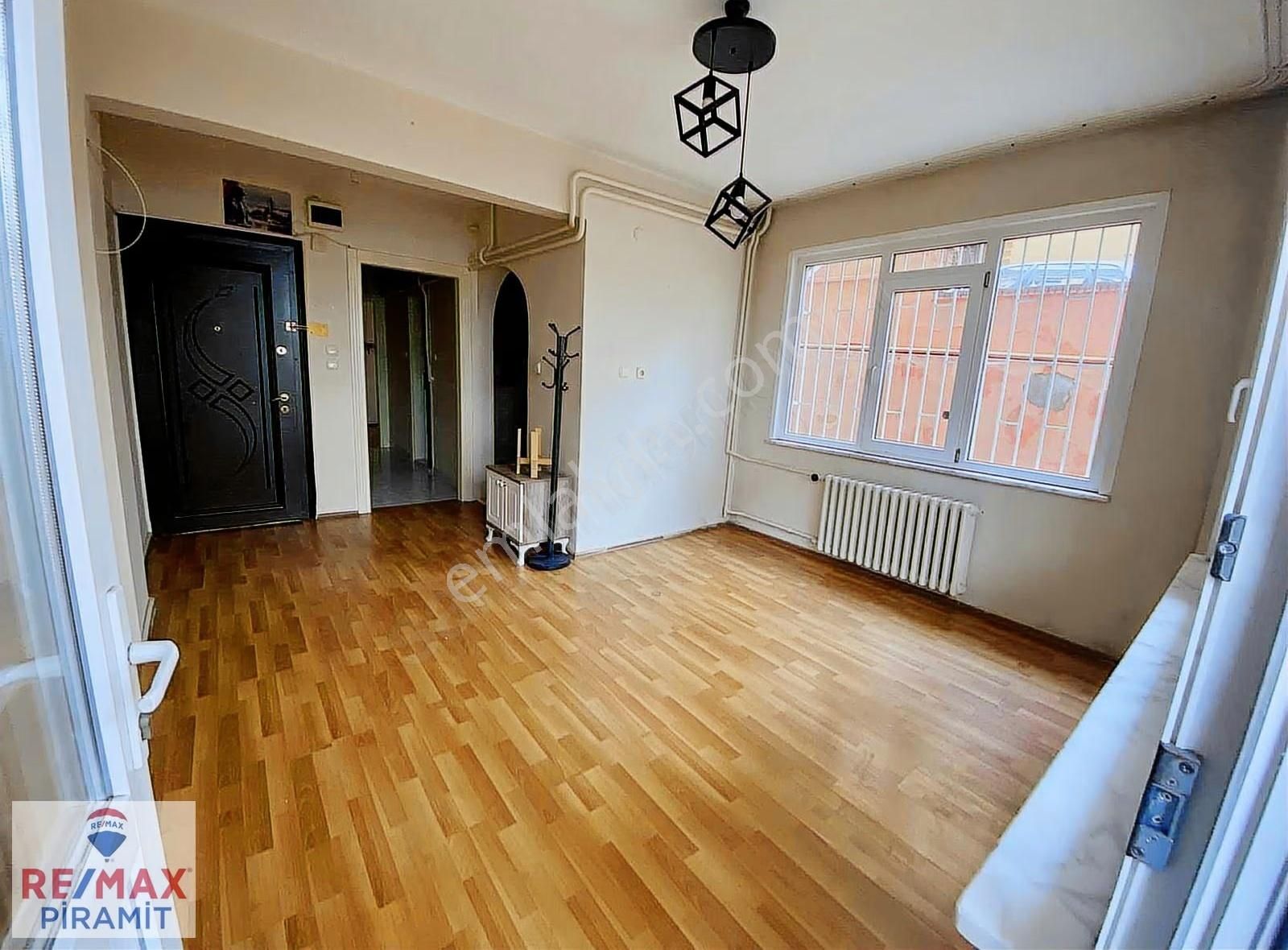 Acıbadem'de Bahçe Kullanımlı, Açık Otoparklı 2+1 Kiralık Daire - Görsel 13