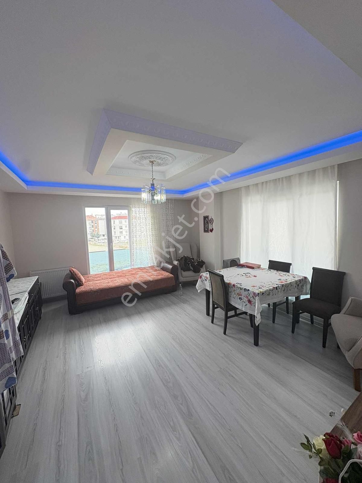 Çobançeşme 2+1 Muhteşem Ara Kat Satılık Daire