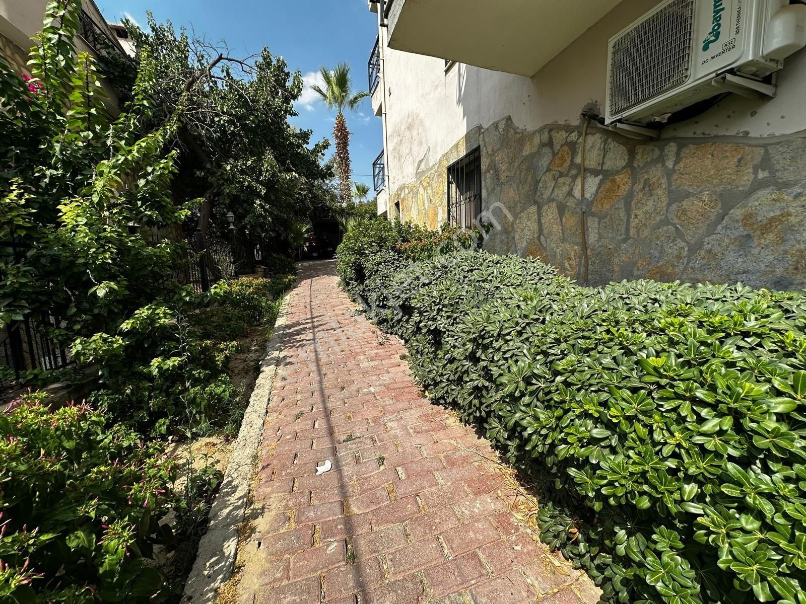 Kuşadası Marinada Deniz Manzaralı 3+1 Çatı Dubleks - Görsel 28