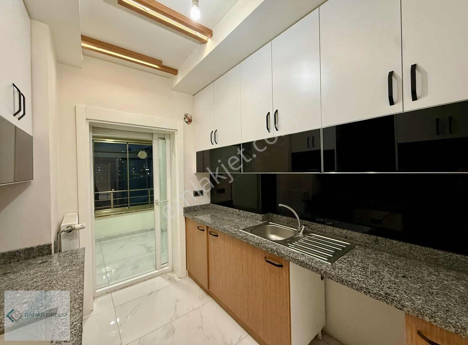 Meskenli Güneybatı Cephe Hastane Yanı Lüks Daire - Görsel 18