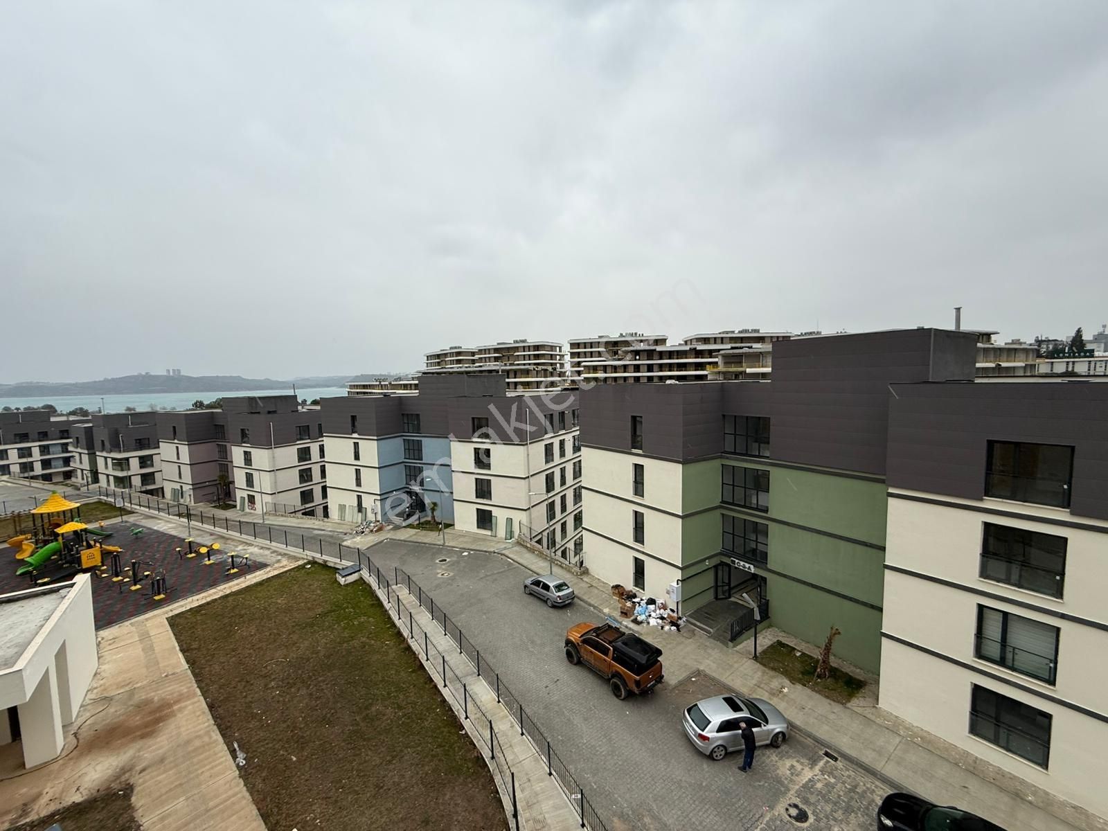 Güzelyalı Toki'de/blv Üzeri/3+1/k.mutfak/ç.banyo/göl Manzaralı ! - Görsel 14