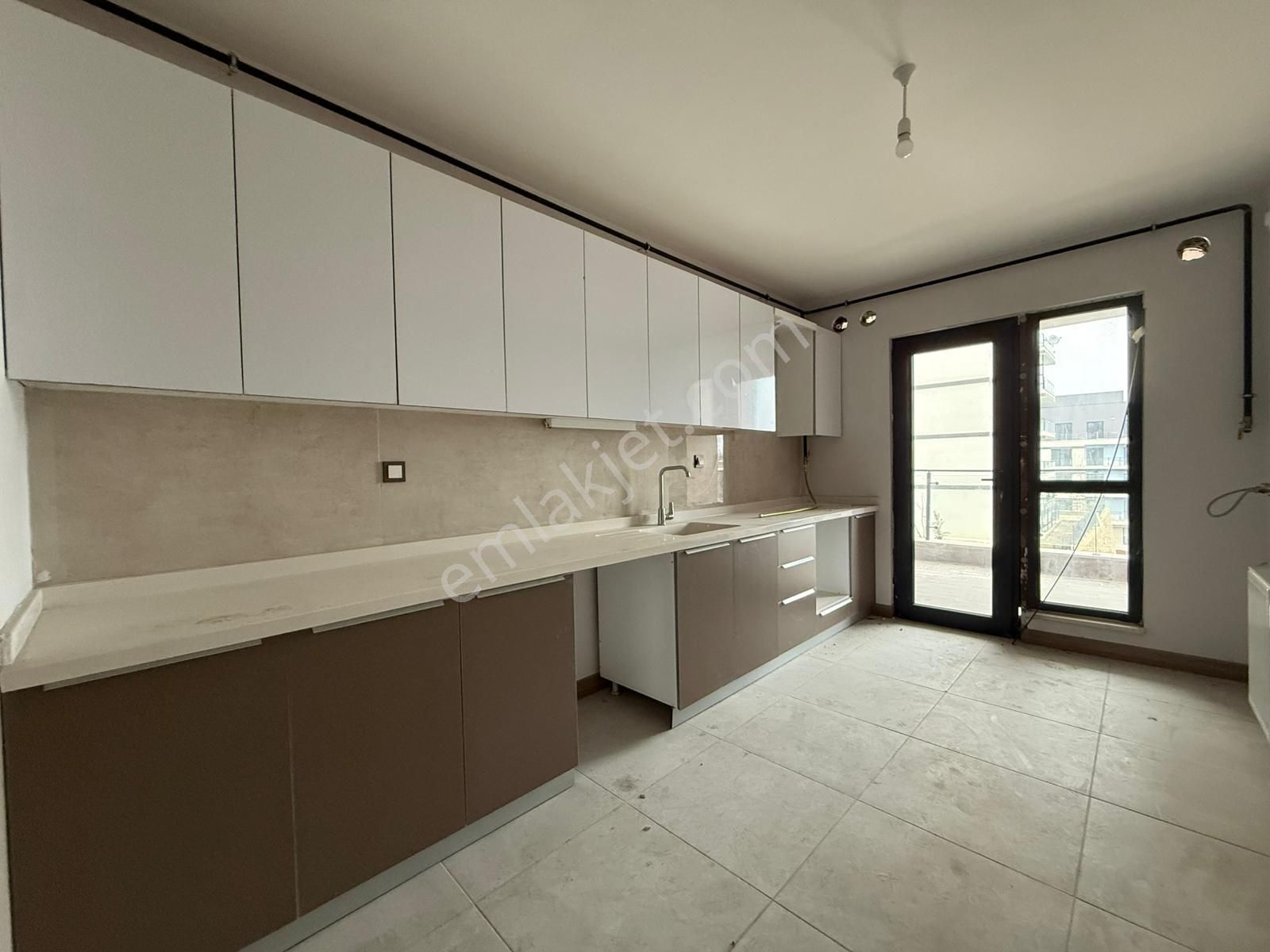 Güzelyalı Toki'de/blv Üzeri/3+1/k.mutfak/ç.banyo/göl Manzaralı ! - Görsel 11