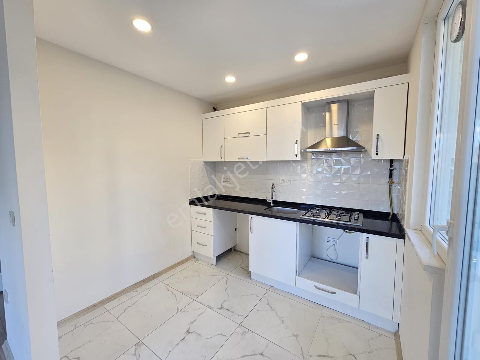 Suadiye De Prestijli Bina Da Balkonlu Net 70m2 2+1 - Görsel 16