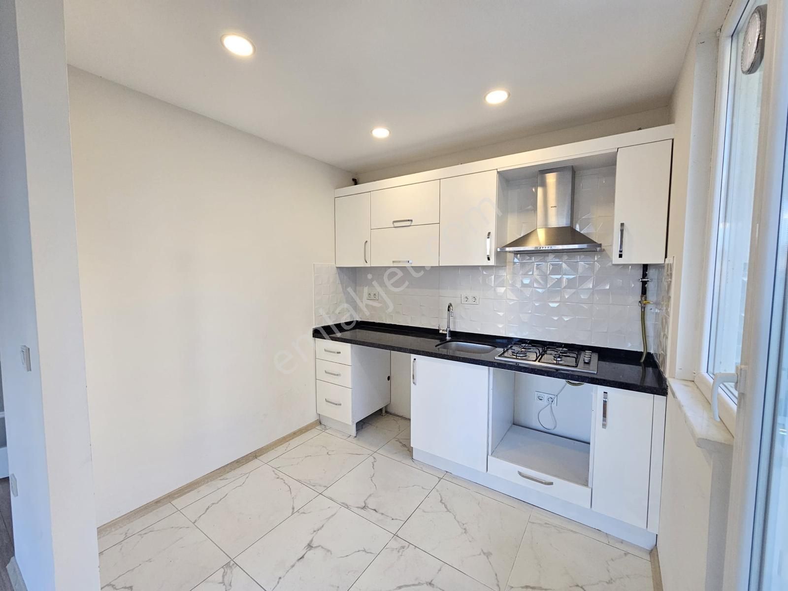 Suadiye De Prestijli Bina Da Balkonlu Net 70m2 2+1 - Görsel 34