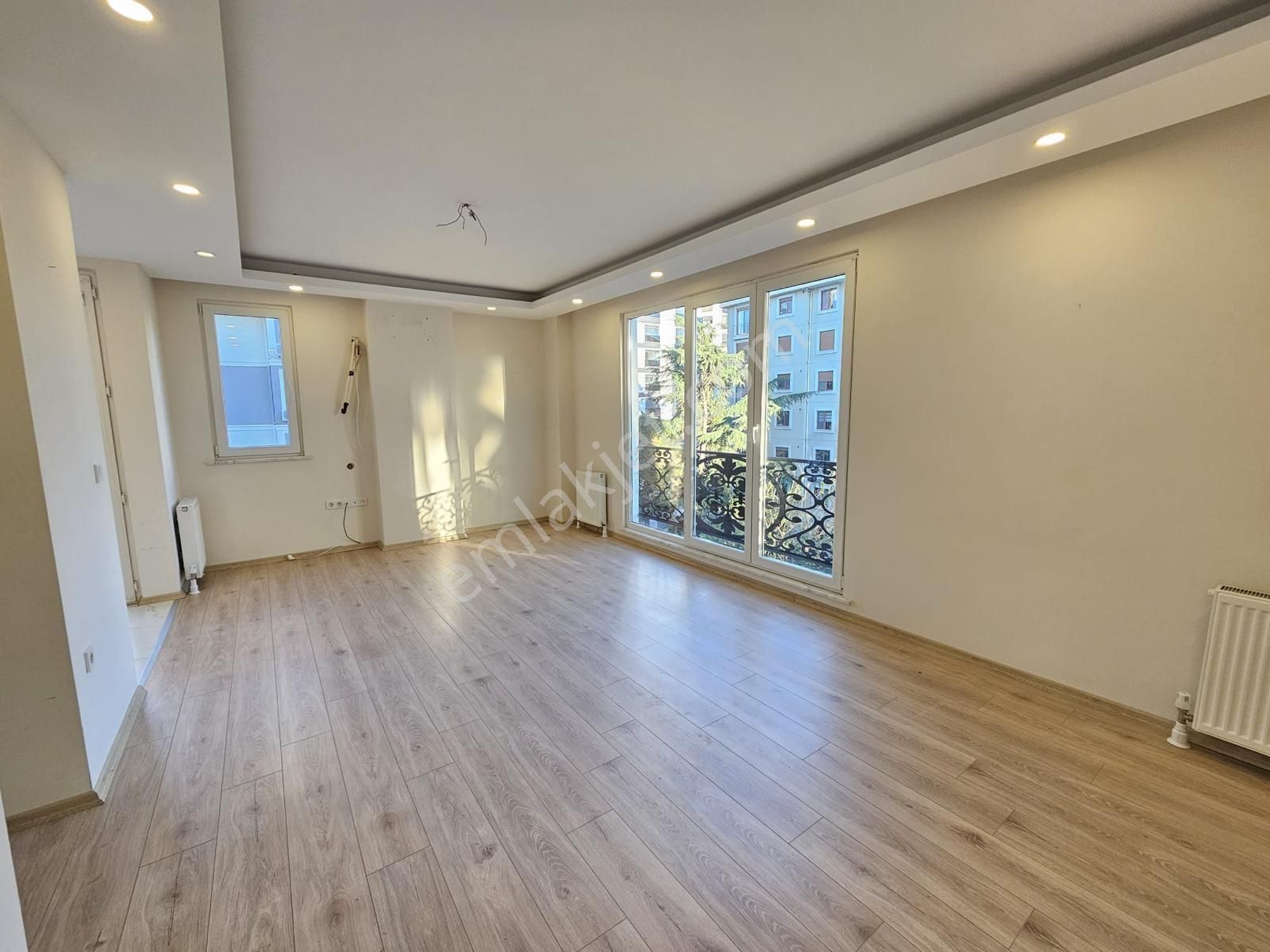 Suadiye De Prestijli Bina Da Balkonlu Net 70m2 2+1 - Görsel 2