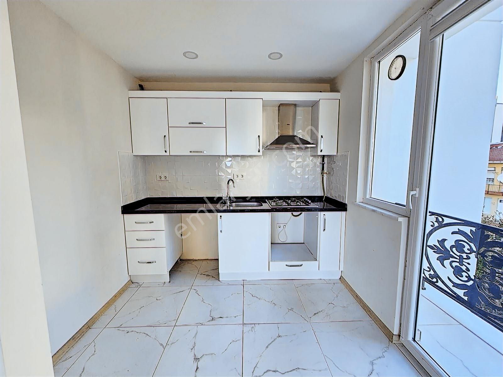 Suadiye De Prestijli Bina Da Balkonlu Net 70m2 2+1 - Görsel 5