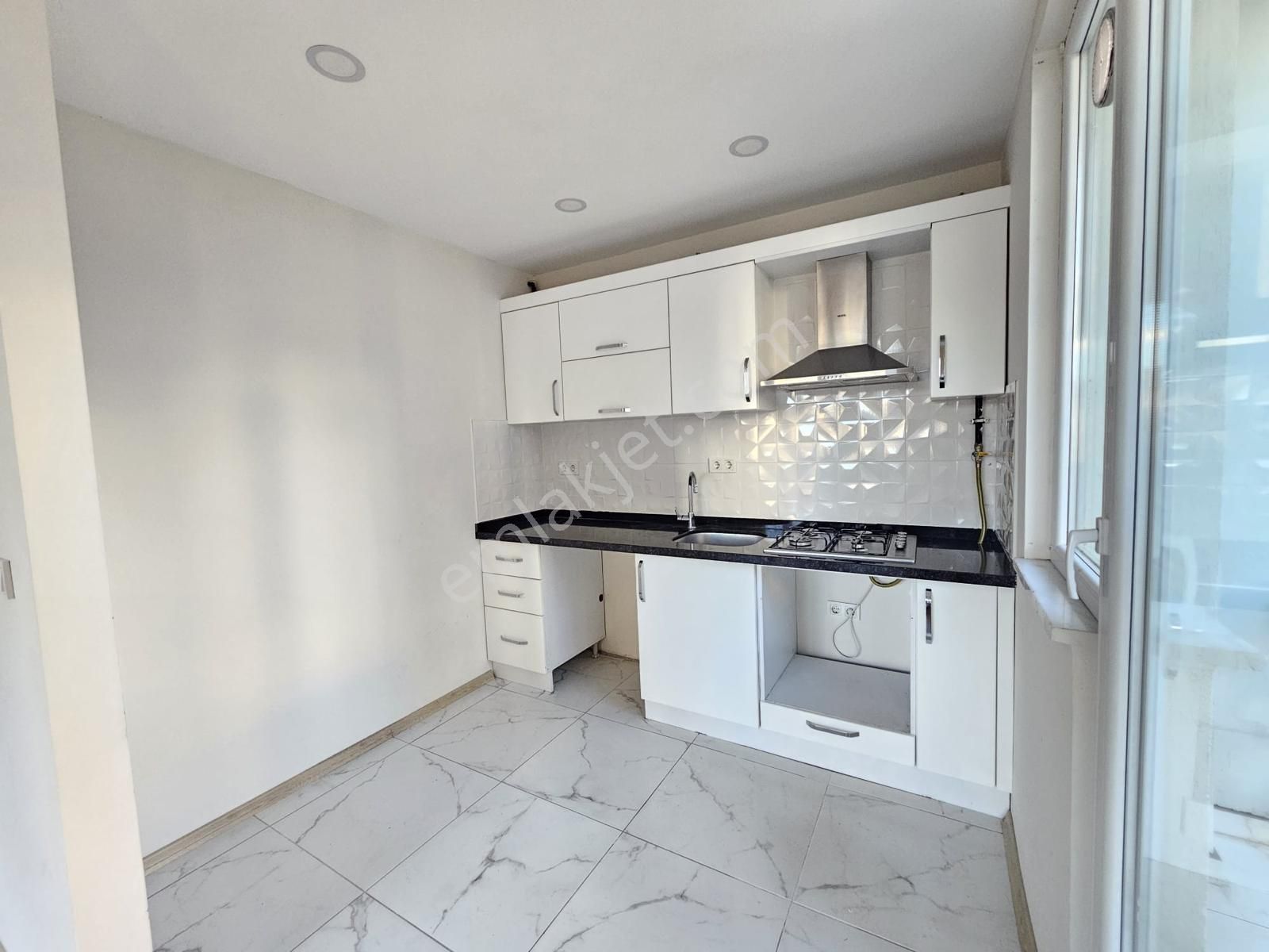 Suadiye De Prestijli Bina Da Balkonlu Net 70m2 2+1 - Görsel 17