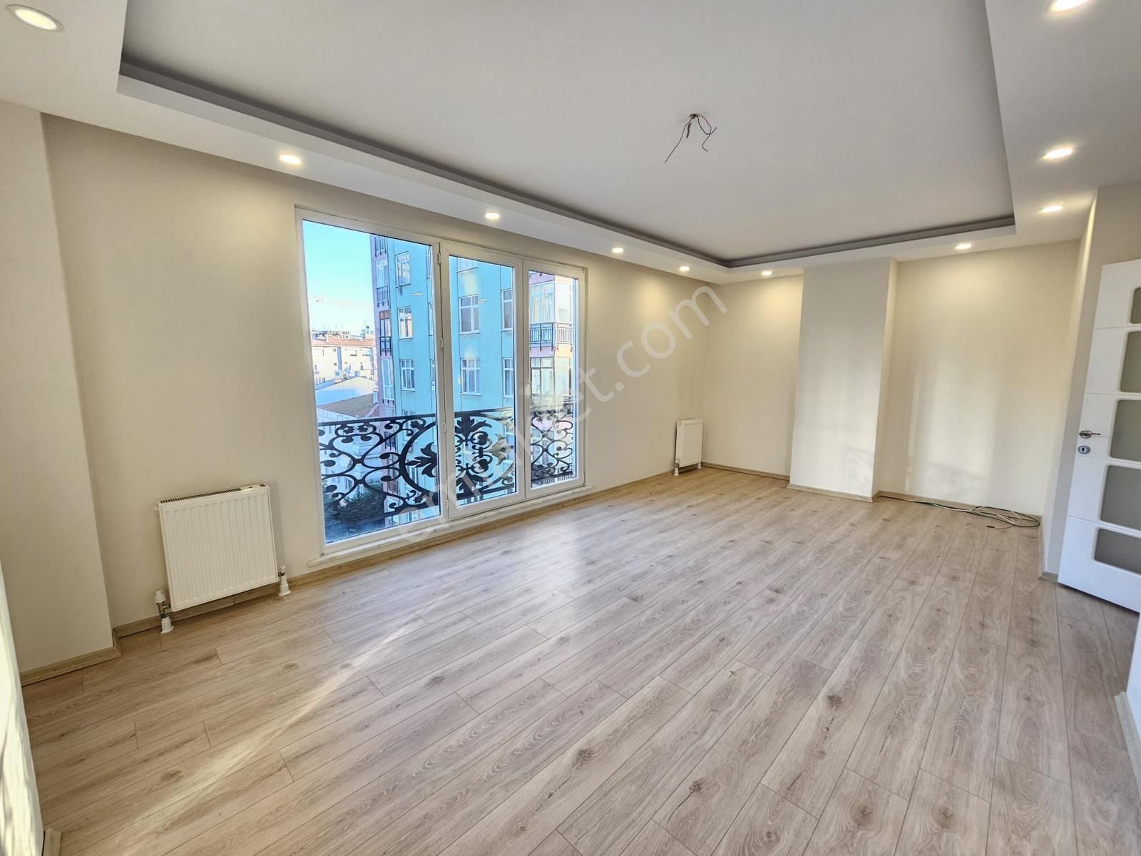 Suadiye De Prestijli Bina Da Balkonlu Net 70m2 2+1 - Görsel 12