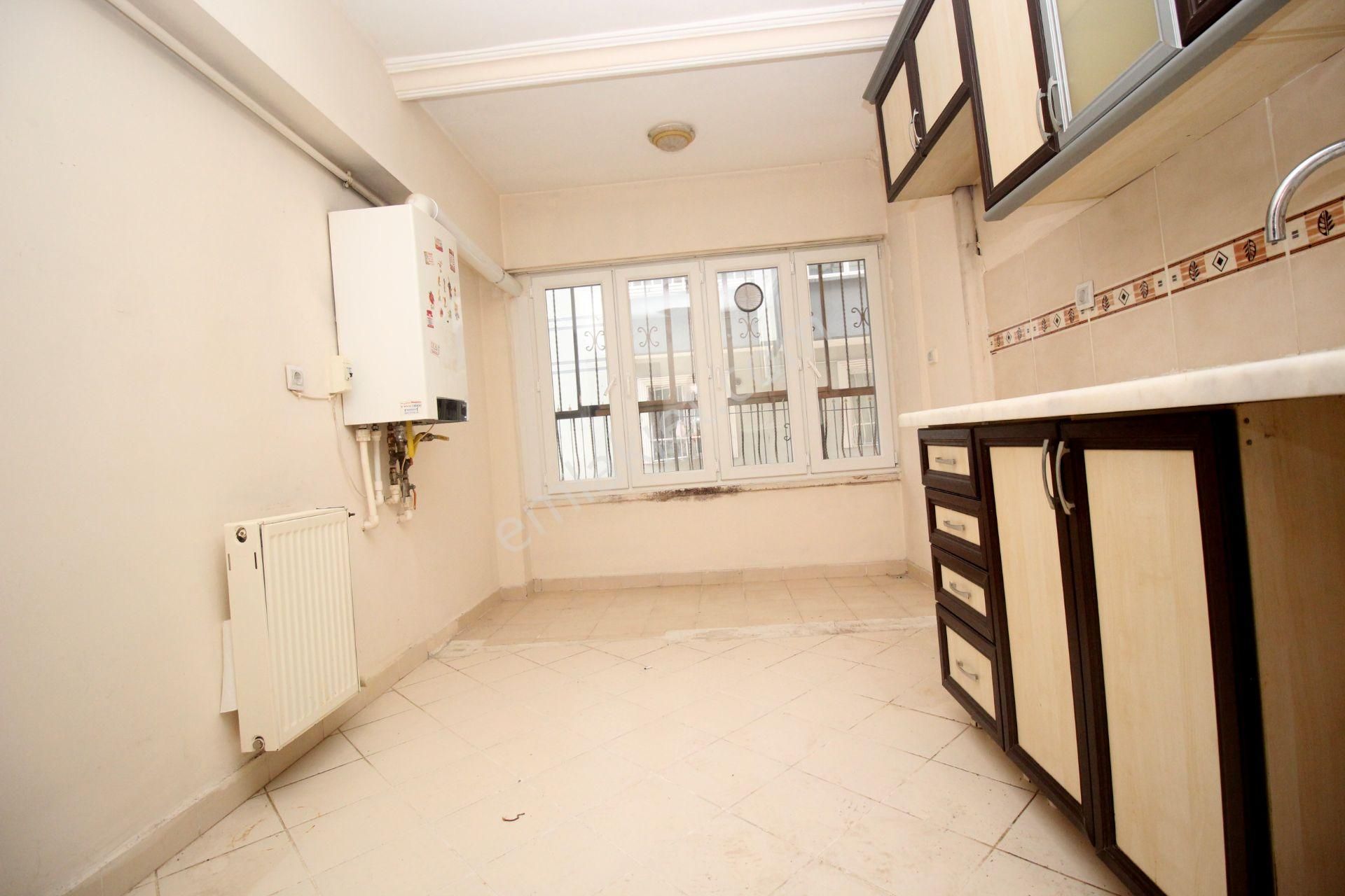 Emre Emlak'tan Piyade'de Ön Cephe İstasyon Caddesi Yakını 3+1 Satılık Daire - Görsel 3